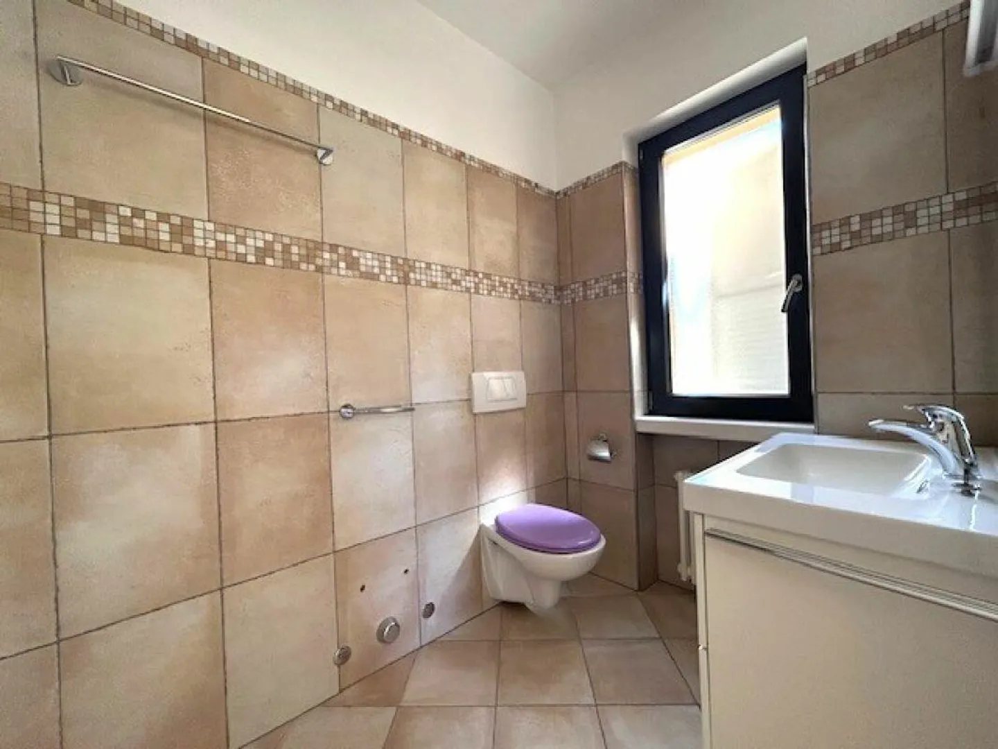 Large 4 ½ room apartment in Giubiasco in residential area - Photo 22 of 30