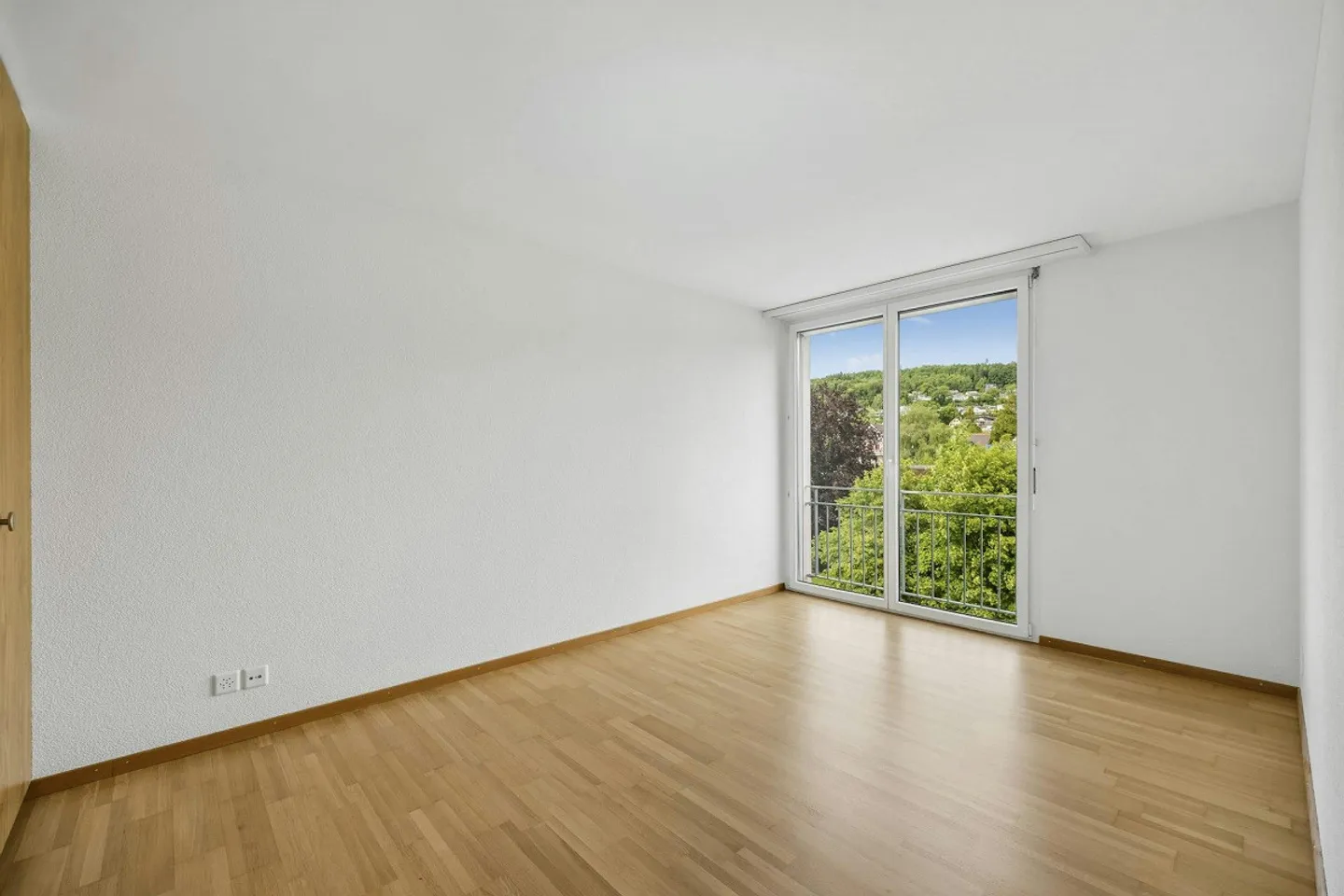 Ampio appartamento di 3½ locali con balcone vetrato e bella vista - Foto 4 di 13