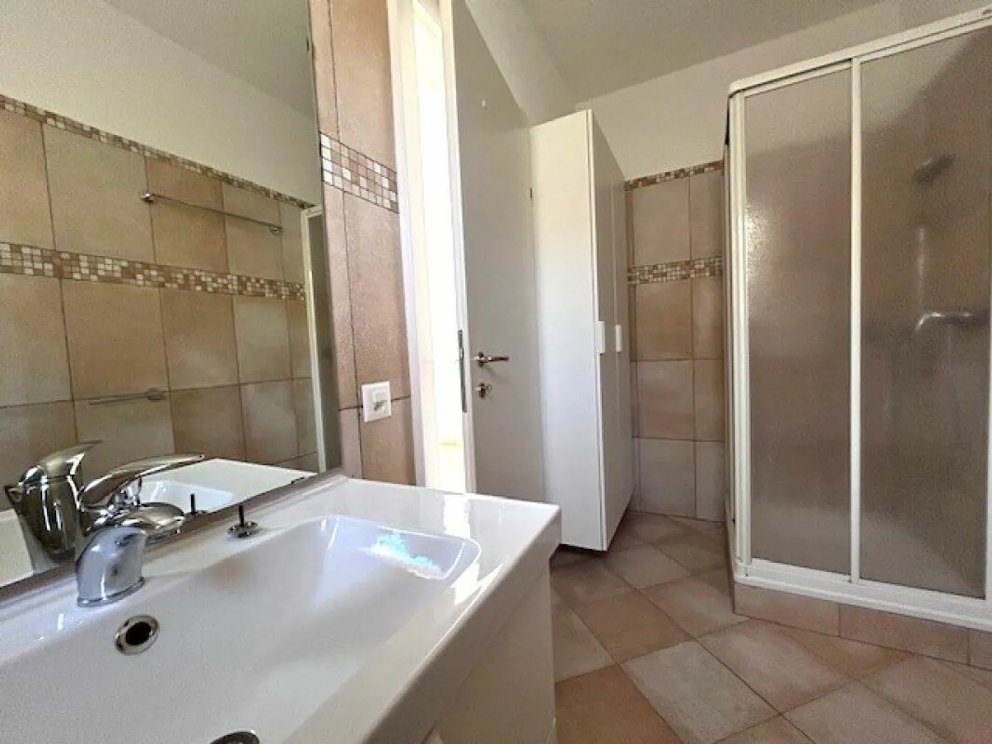 Large 4 ½ room apartment in Giubiasco in residential area - Photo 23 of 30