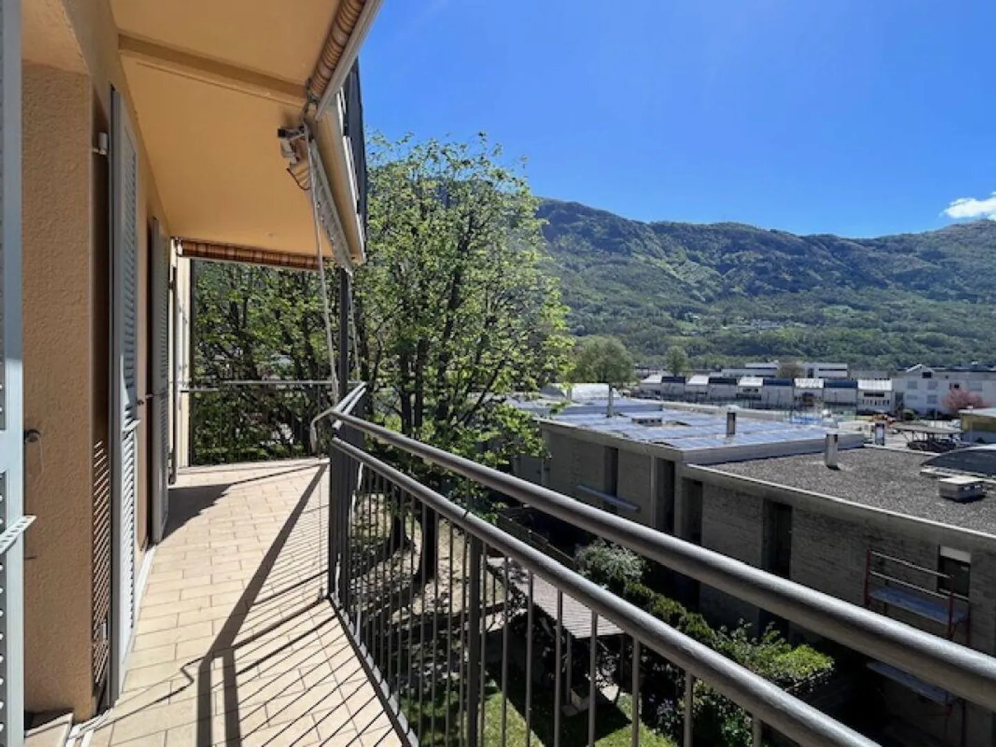 Large 4 ½ room apartment in Giubiasco in residential area - Photo 16 of 30