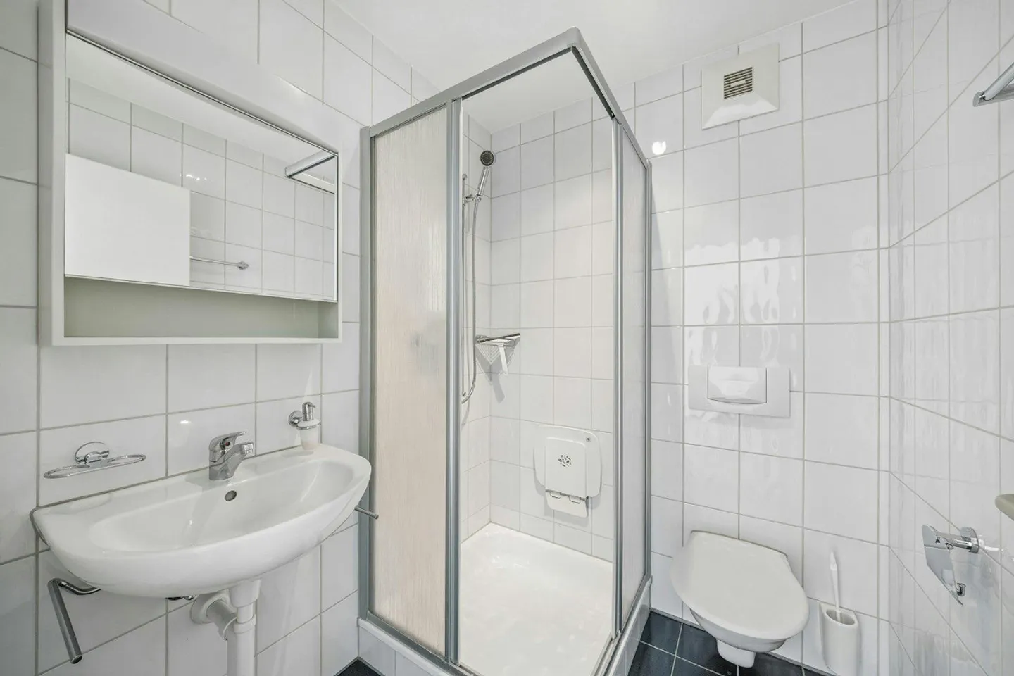Ampio appartamento di 3½ locali con balcone vetrato e bella vista - Foto 7 di 13