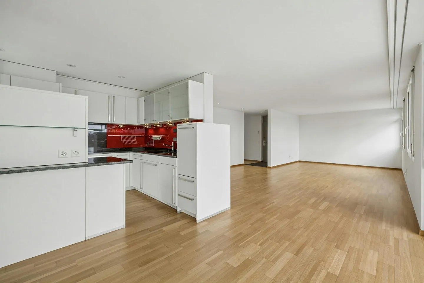 Ampio appartamento di 3½ locali con balcone vetrato e bella vista - Foto 6 di 13