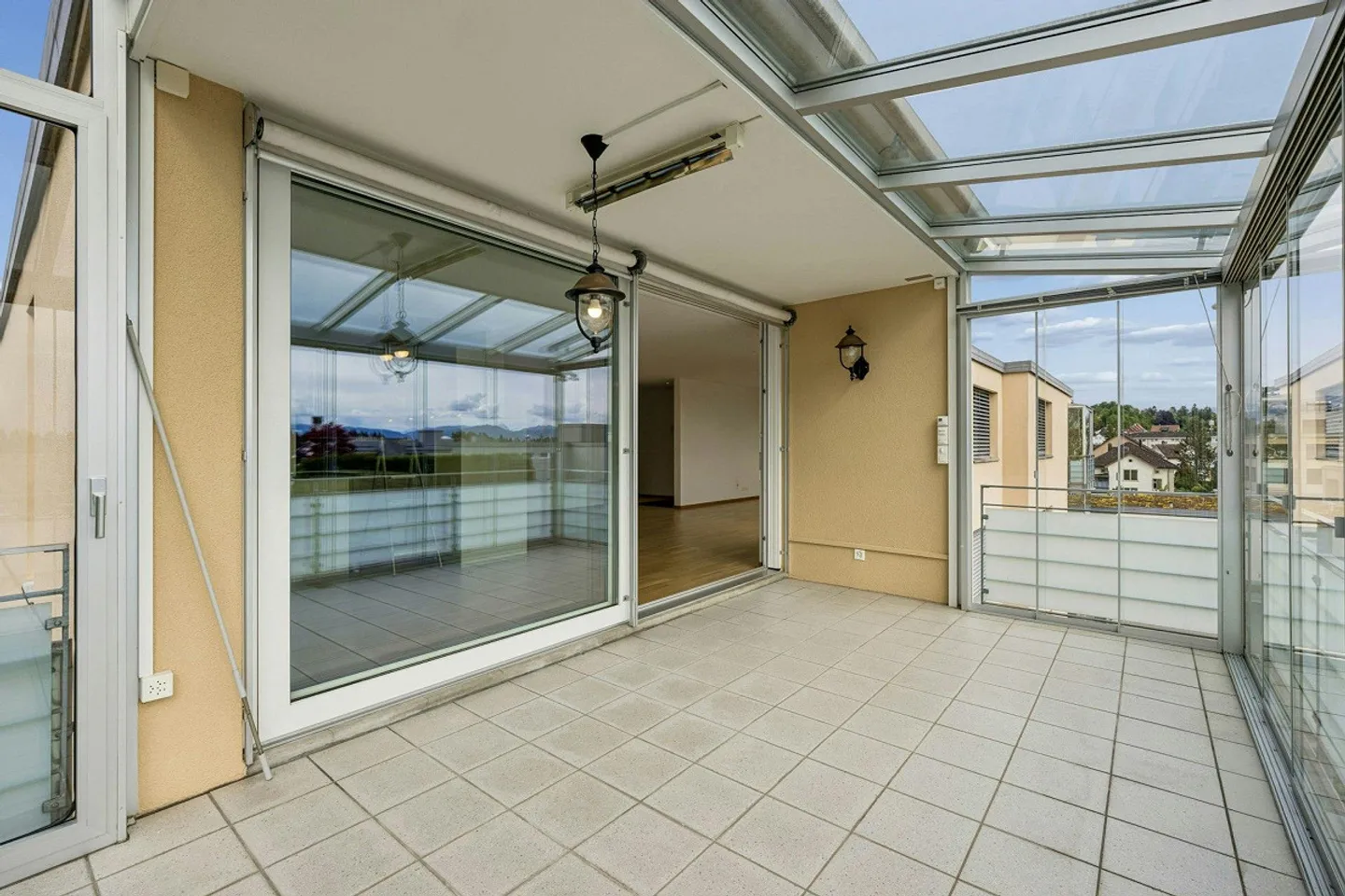 Ampio appartamento di 3½ locali con balcone vetrato e bella vista - Foto 11 di 13