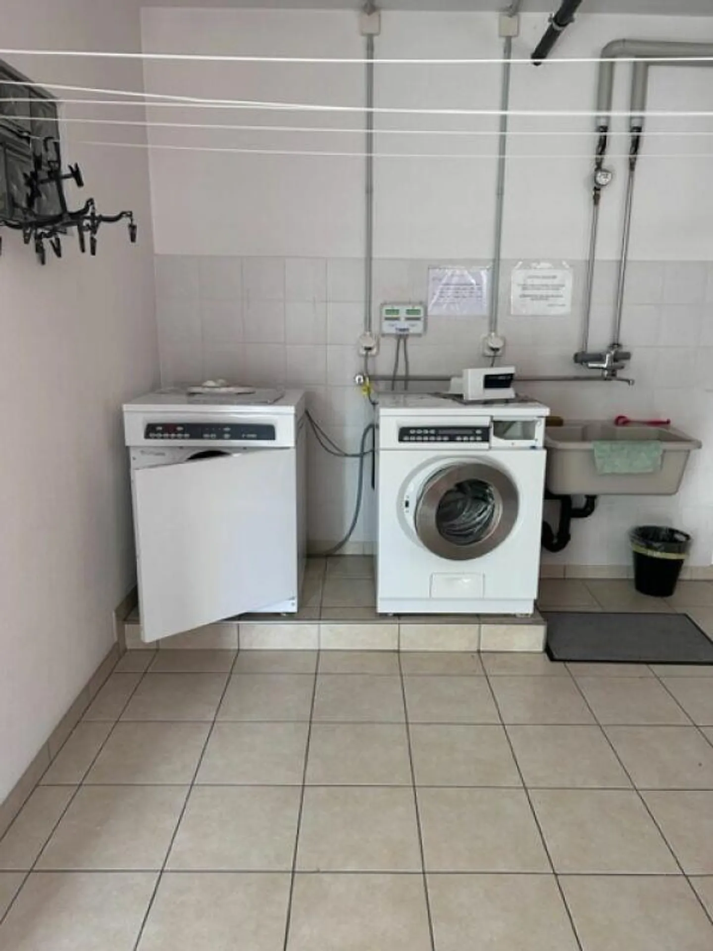 Large 4 ½ room apartment in Giubiasco in residential area - Photo 27 of 30