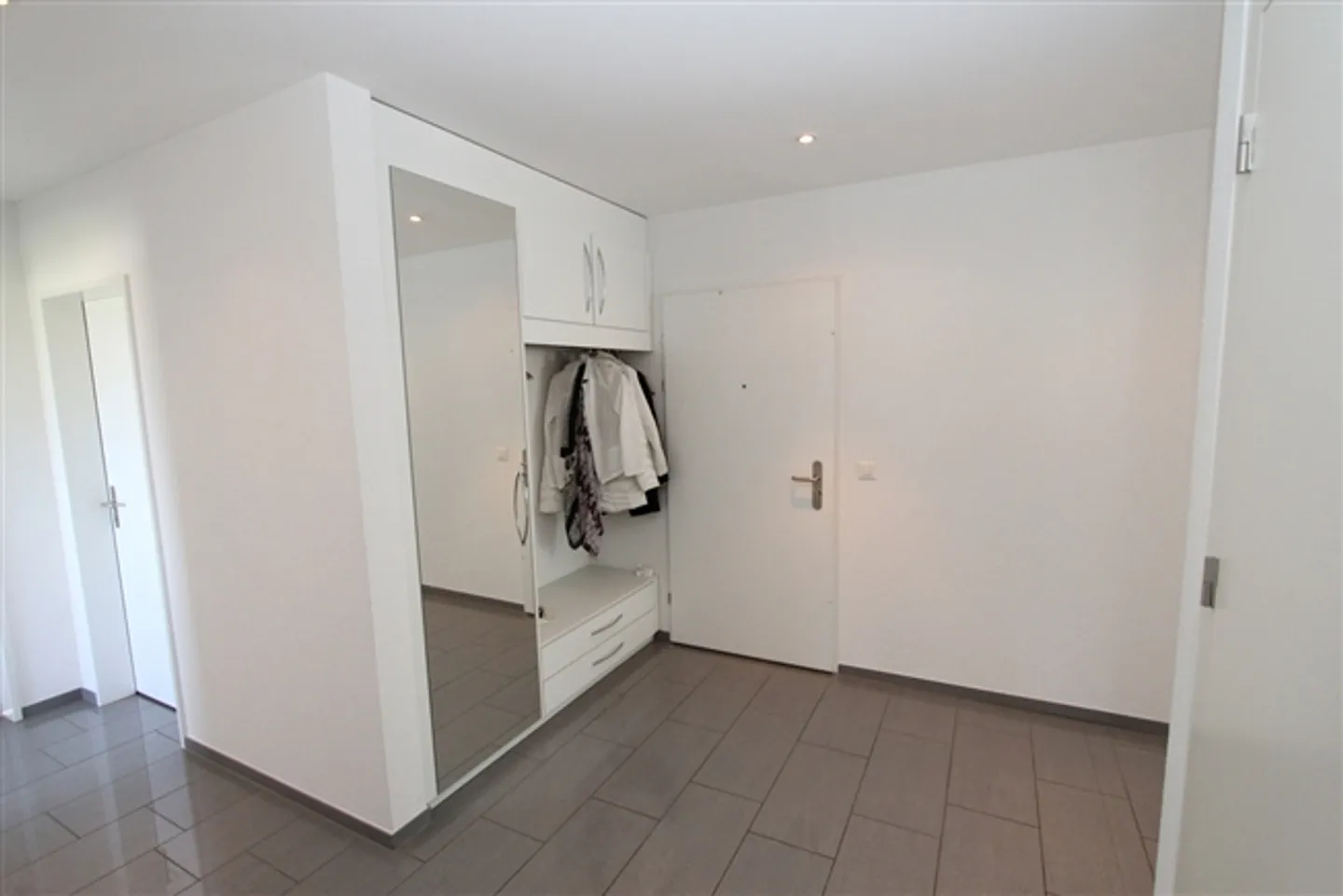 spacious - bright - practical - Photo 7 of 13