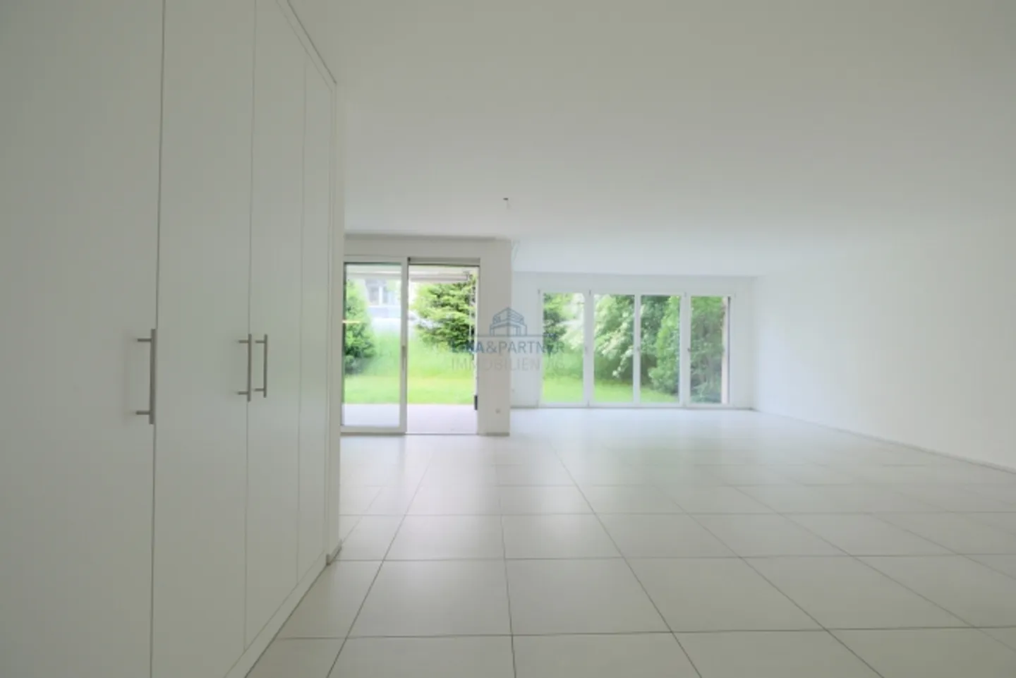 Modern, exclusive expansion standard 3.5-room apartment in the middle of Allschwil - Photo 3 of 10