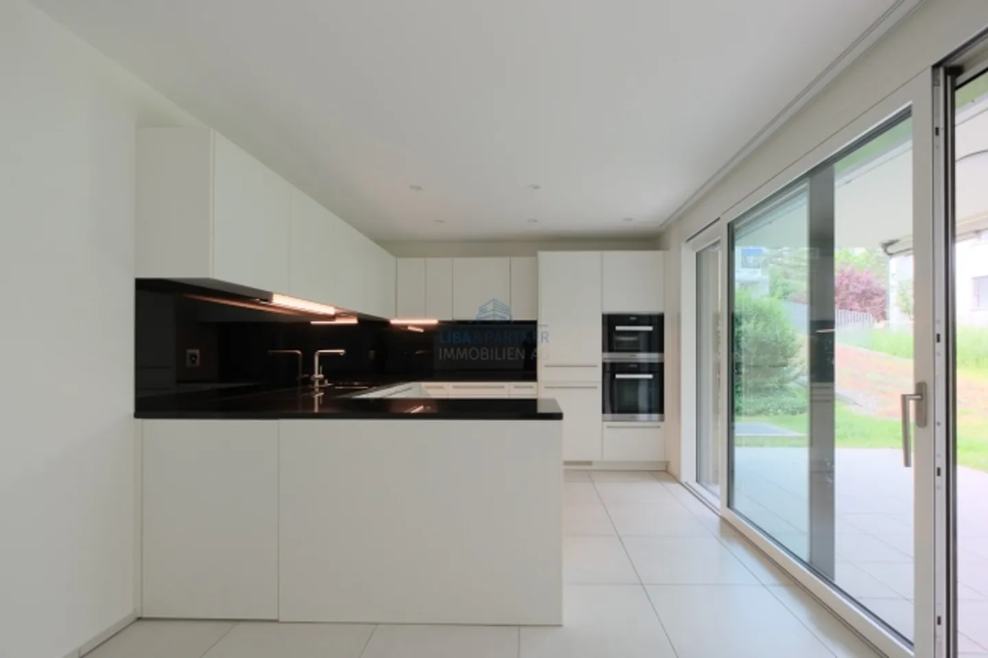 Modern, exclusive expansion standard 3.5-room apartment in the middle of Allschwil - Photo 4 of 10