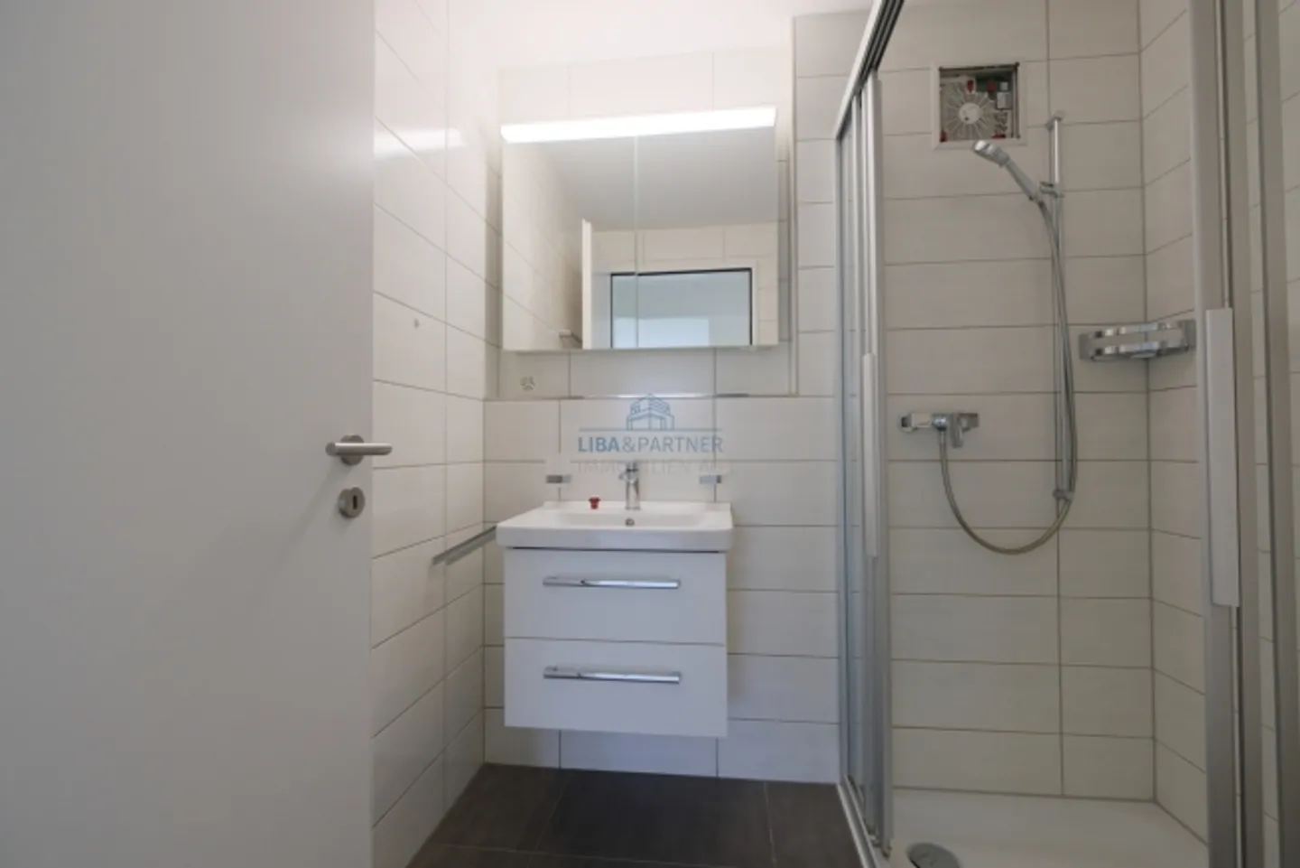 Modern, exclusive expansion standard 3.5-room apartment in the middle of Allschwil - Photo 7 of 10