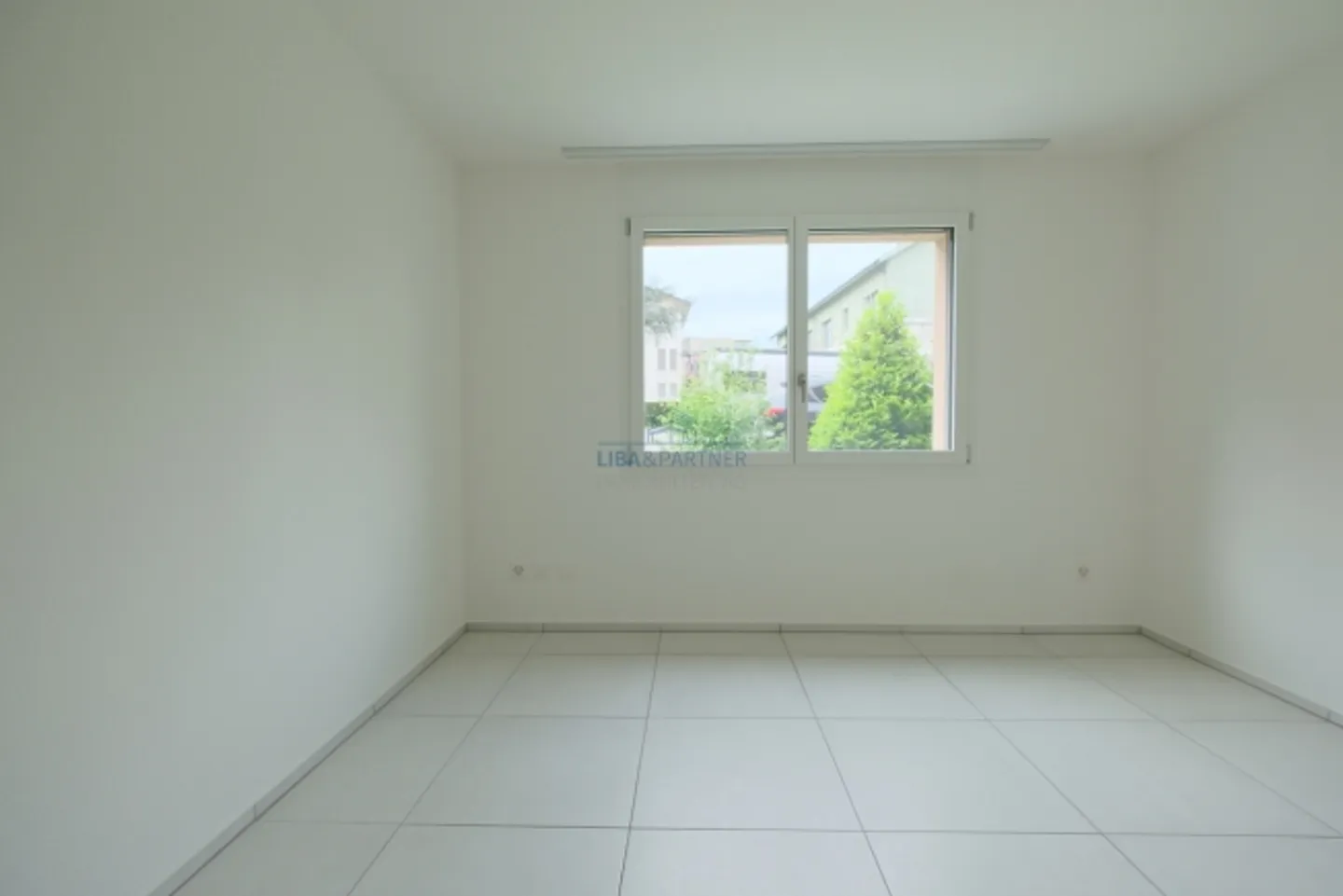 Modern, exclusive expansion standard 3.5-room apartment in the middle of Allschwil - Photo 8 of 10