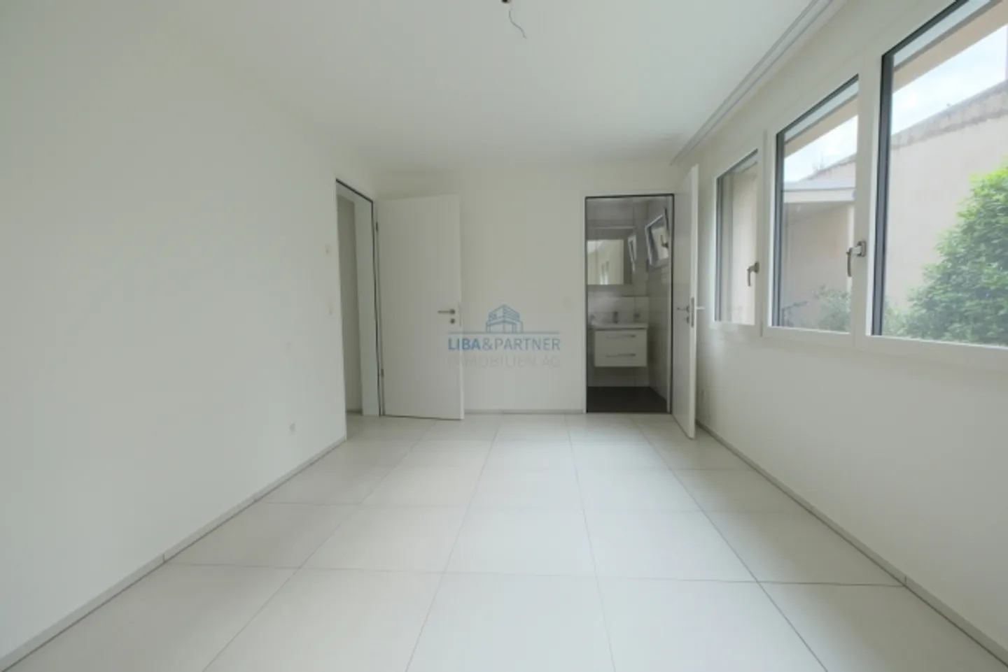 Modern, exclusive expansion standard 3.5-room apartment in the middle of Allschwil - Photo 9 of 10