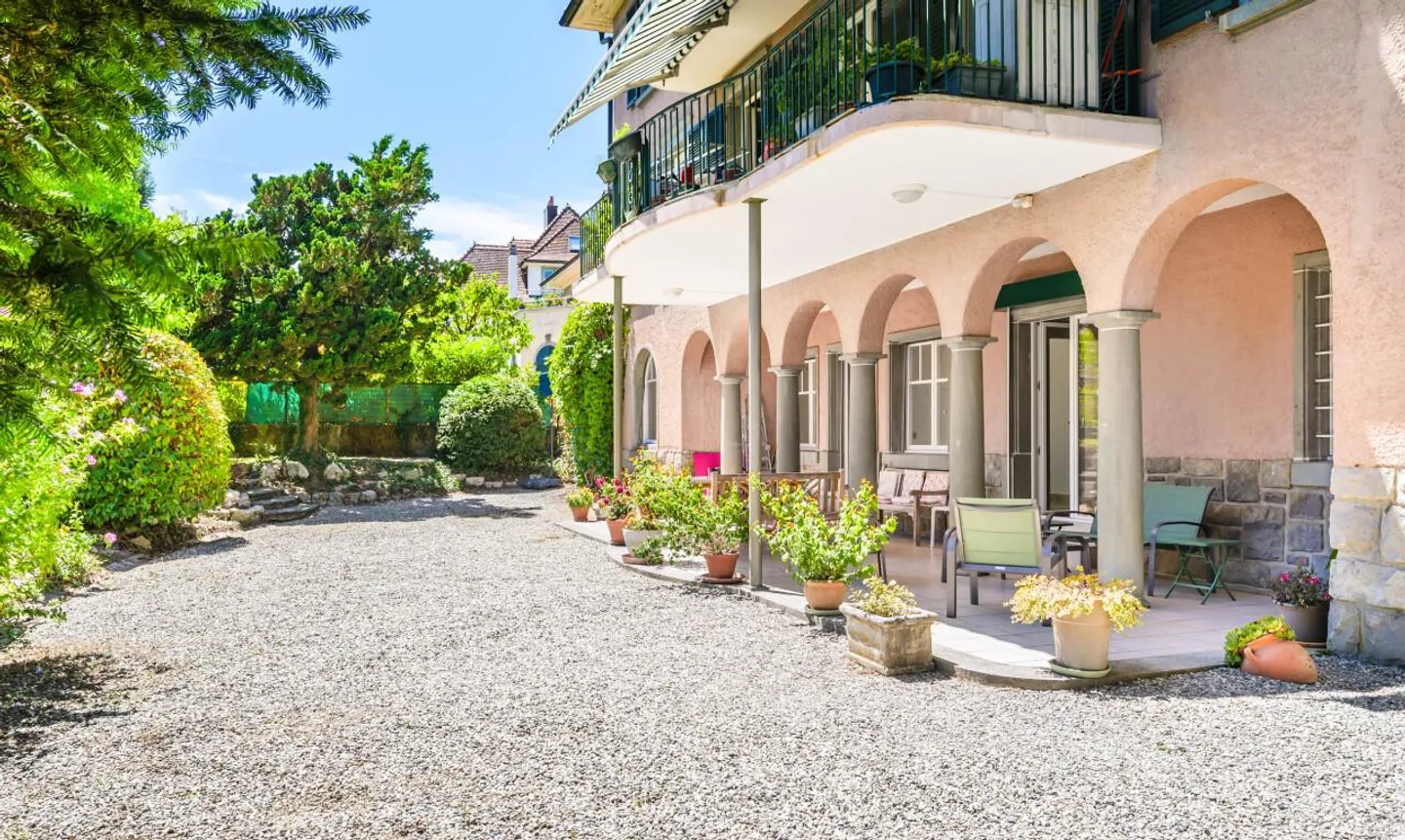 Charakterwohnung im Gartengeschoss im Herzen von Lausanne - Foto 9 von 11