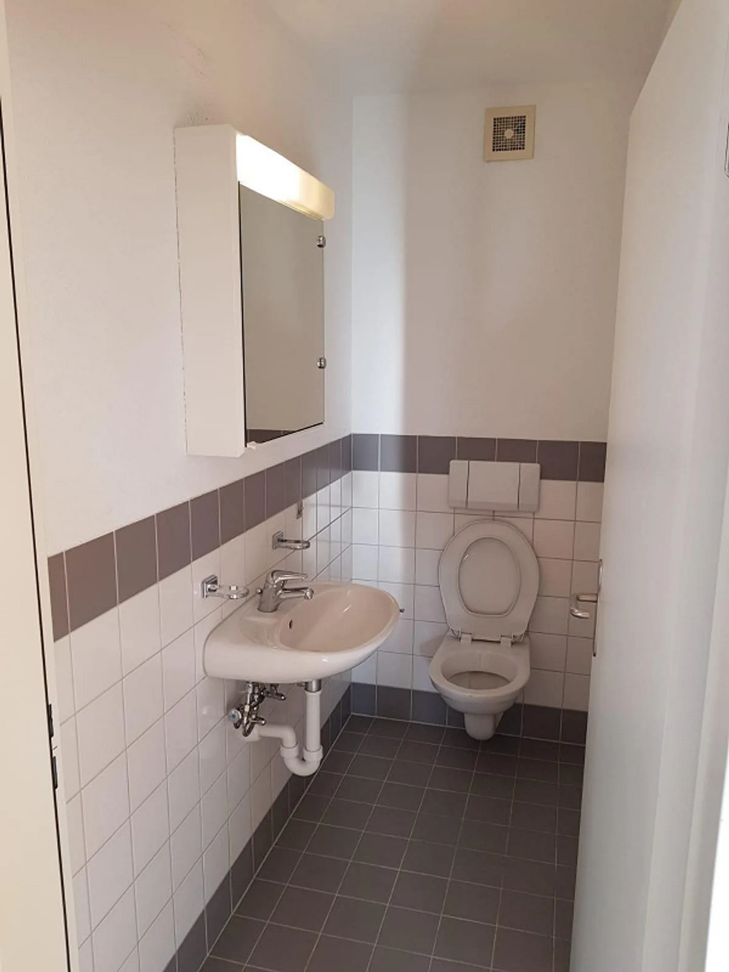 Helle 4.5-Zimmer-Wohnung mit Wintergarten im beliebten Breitequartier! - Foto 6 von 10