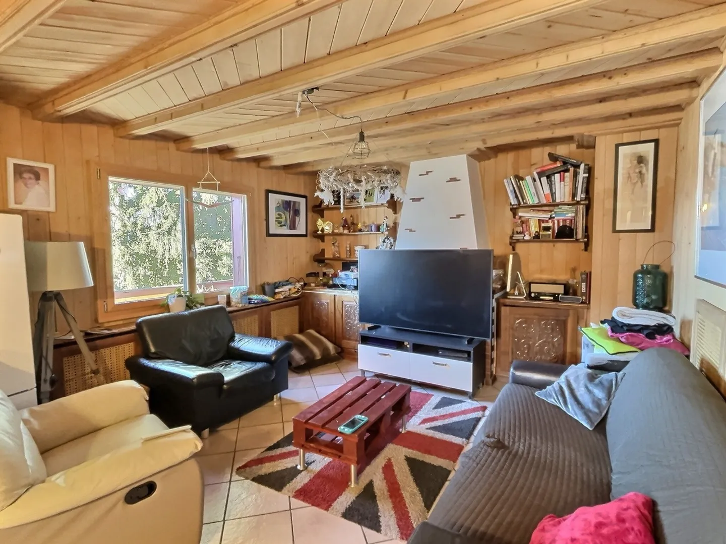 Magnificent chalet with three apartments in the center of Villars - Photo 6 of 12