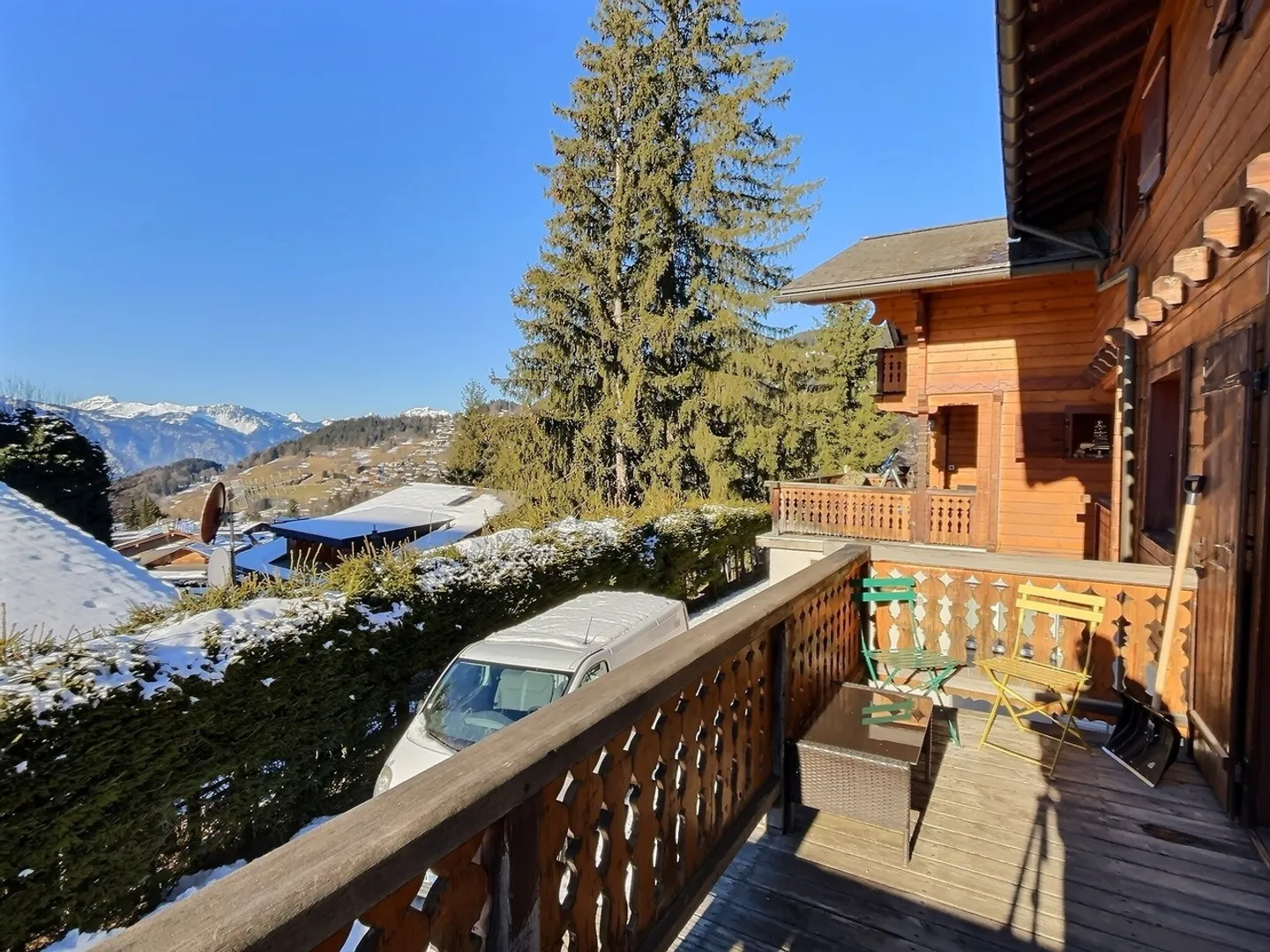Magnificent chalet with three apartments in the center of Villars - Photo 8 of 12