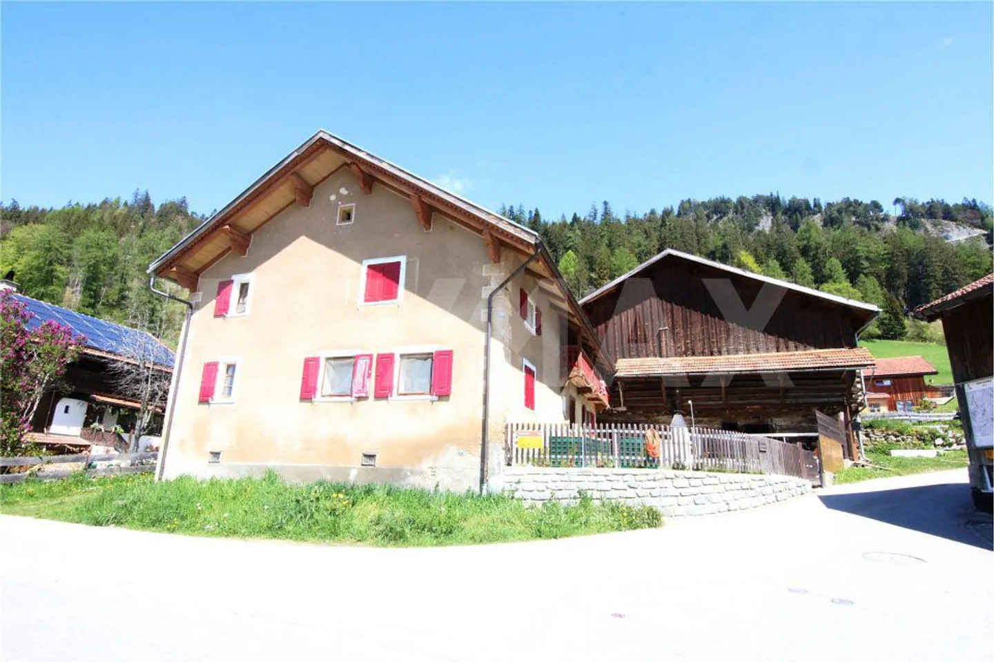 Casa Walser primordiale del 1760 e stalla con potenziale per nuova costruzione - Foto 6 di 10