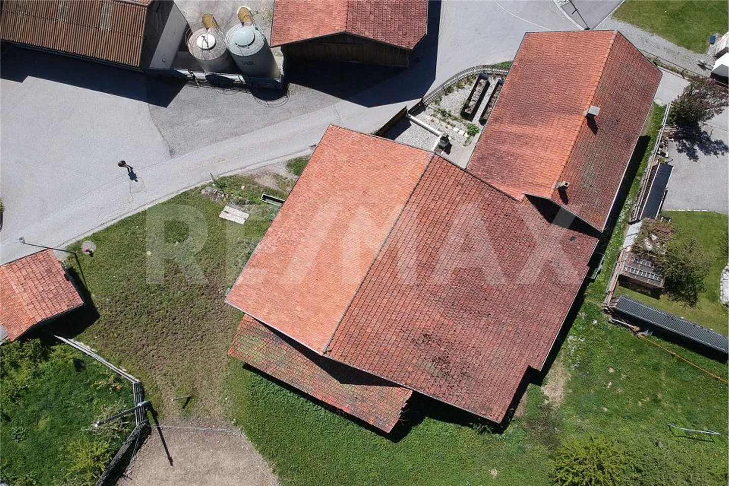 Casa Walser primordiale del 1760 e stalla con potenziale per nuova costruzione - Foto 8 di 10