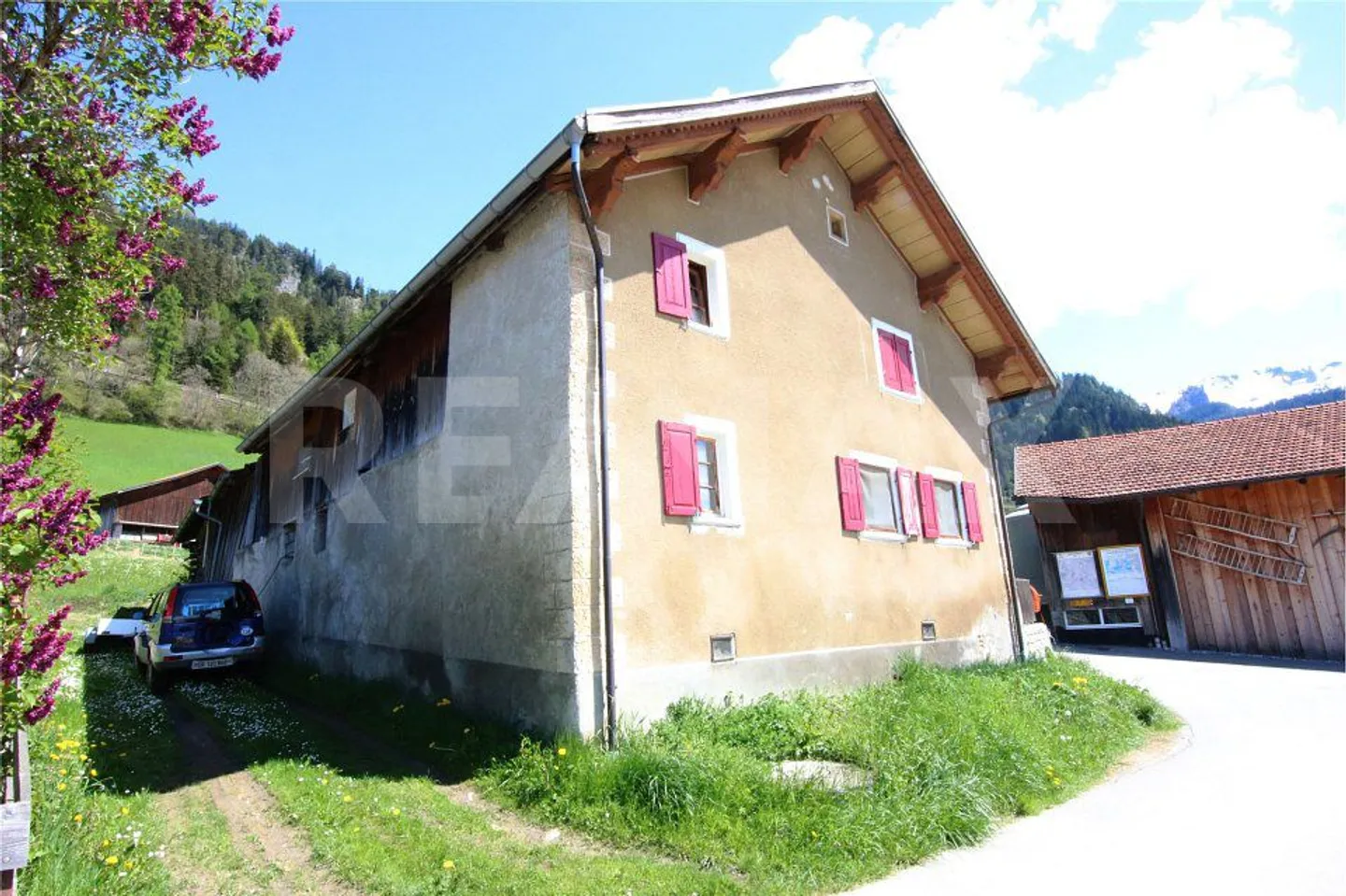 Casa Walser primordiale del 1760 e stalla con potenziale per nuova costruzione - Foto 1 di 10