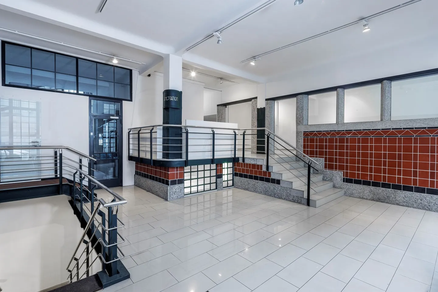 Mischgenutztes Gebäude mieten - Foto 3 von 10