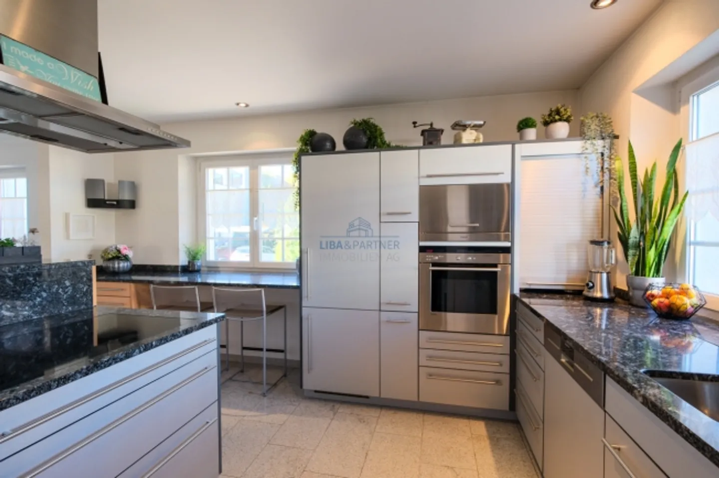 Propriété spacieuse avec charme rural et confort de vie contemporain - Photo 3 sur 13