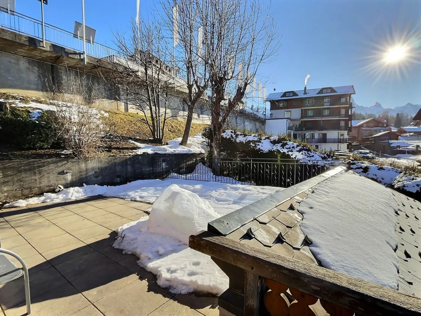 Magnificent chalet with three apartments in the center of Villars - Photo 9 of 12