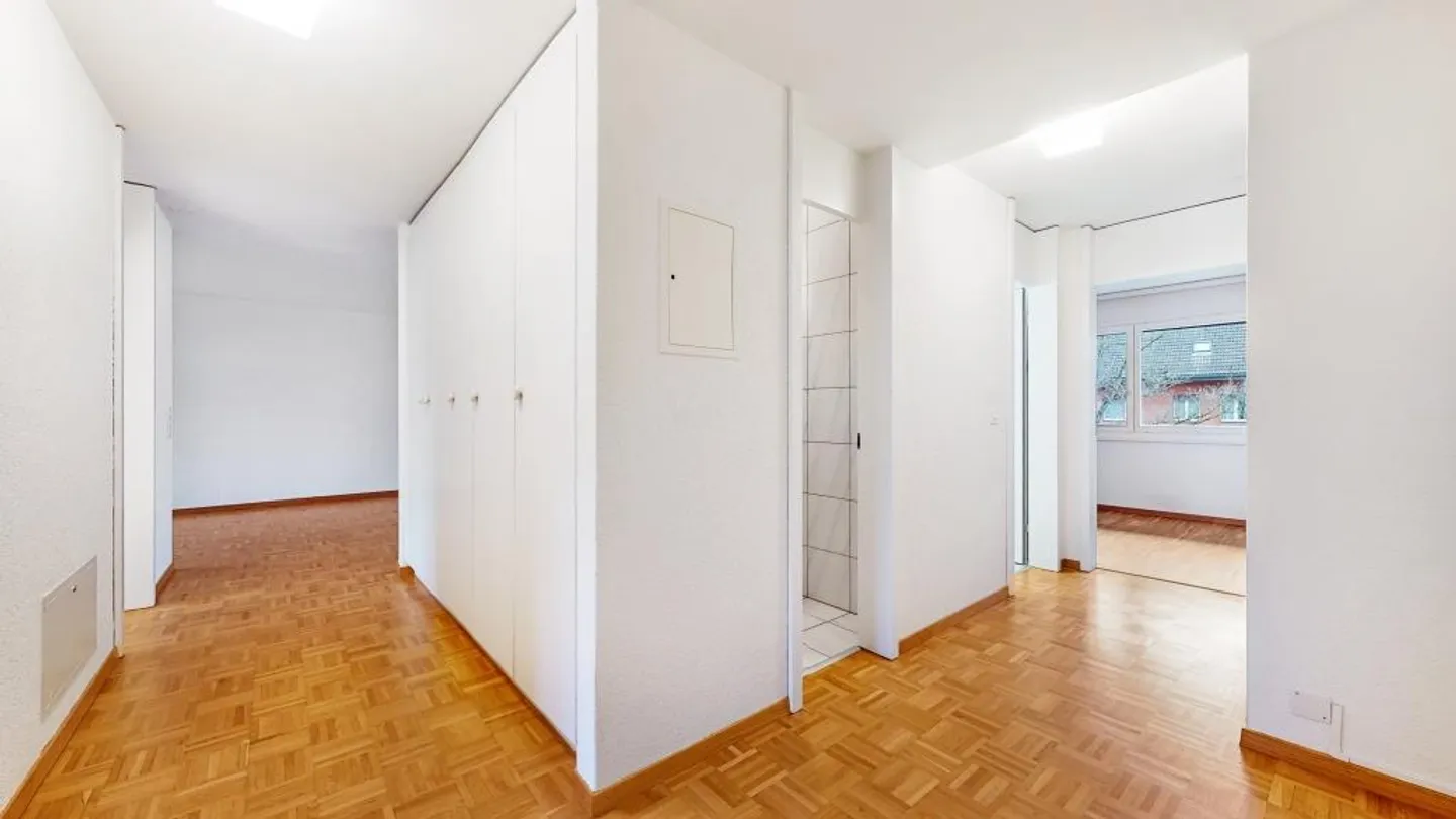 Spacious Apartment with Terrace - Photo 6 of 6