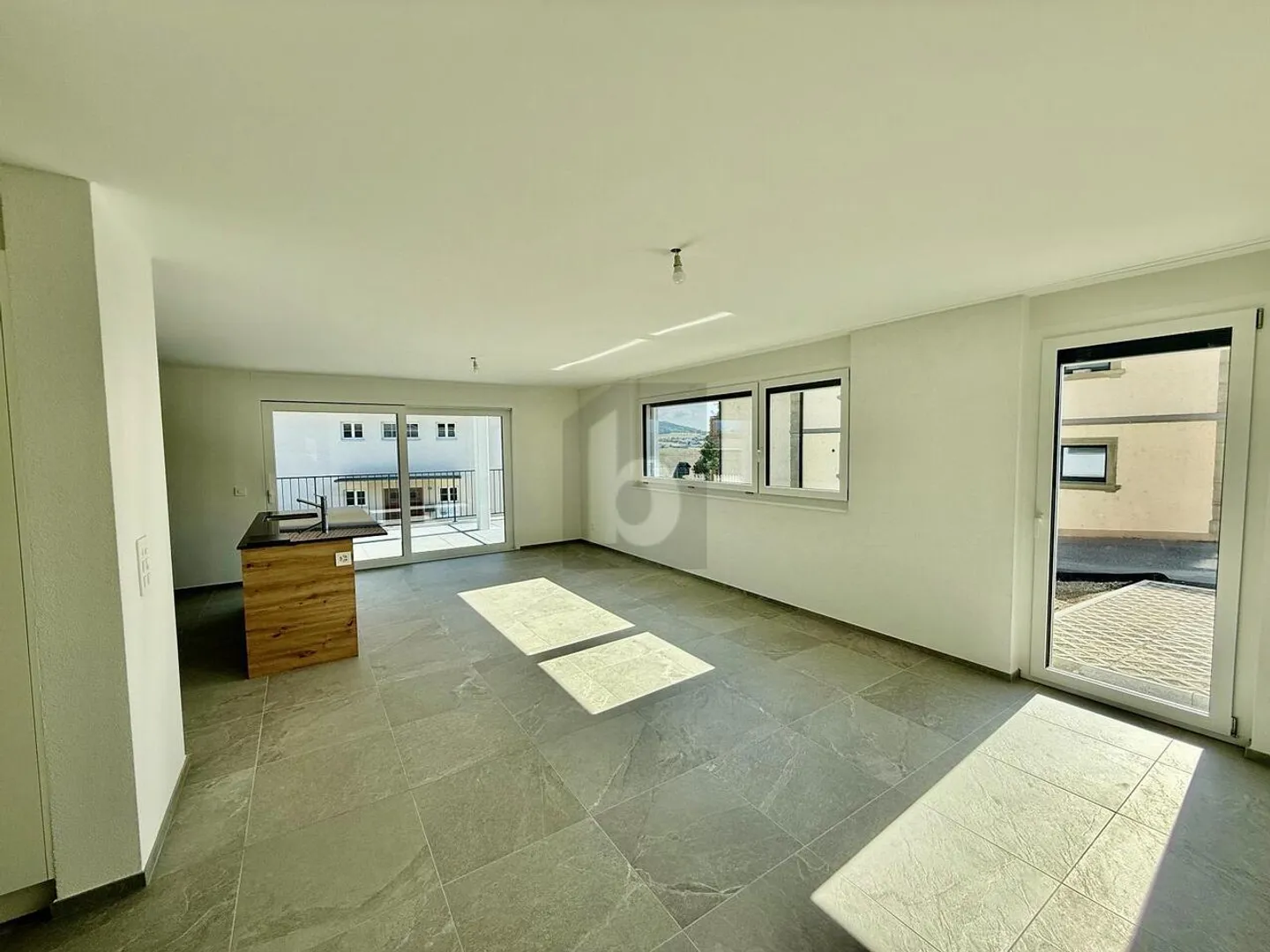 Appartement spacieux avec vue montagne - Photo 2 sur 6