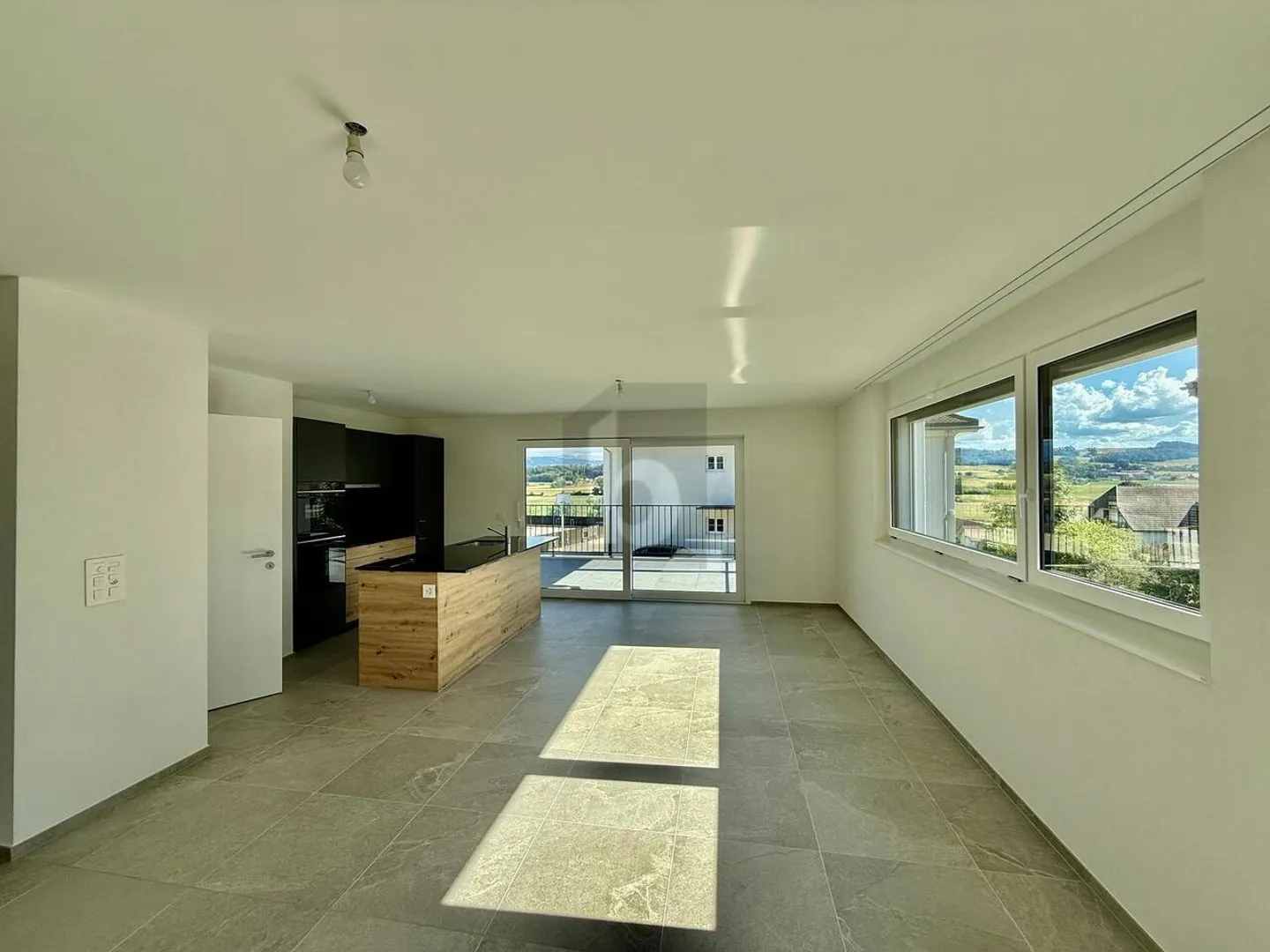 Appartement spacieux avec vue montagne - Photo 3 sur 6