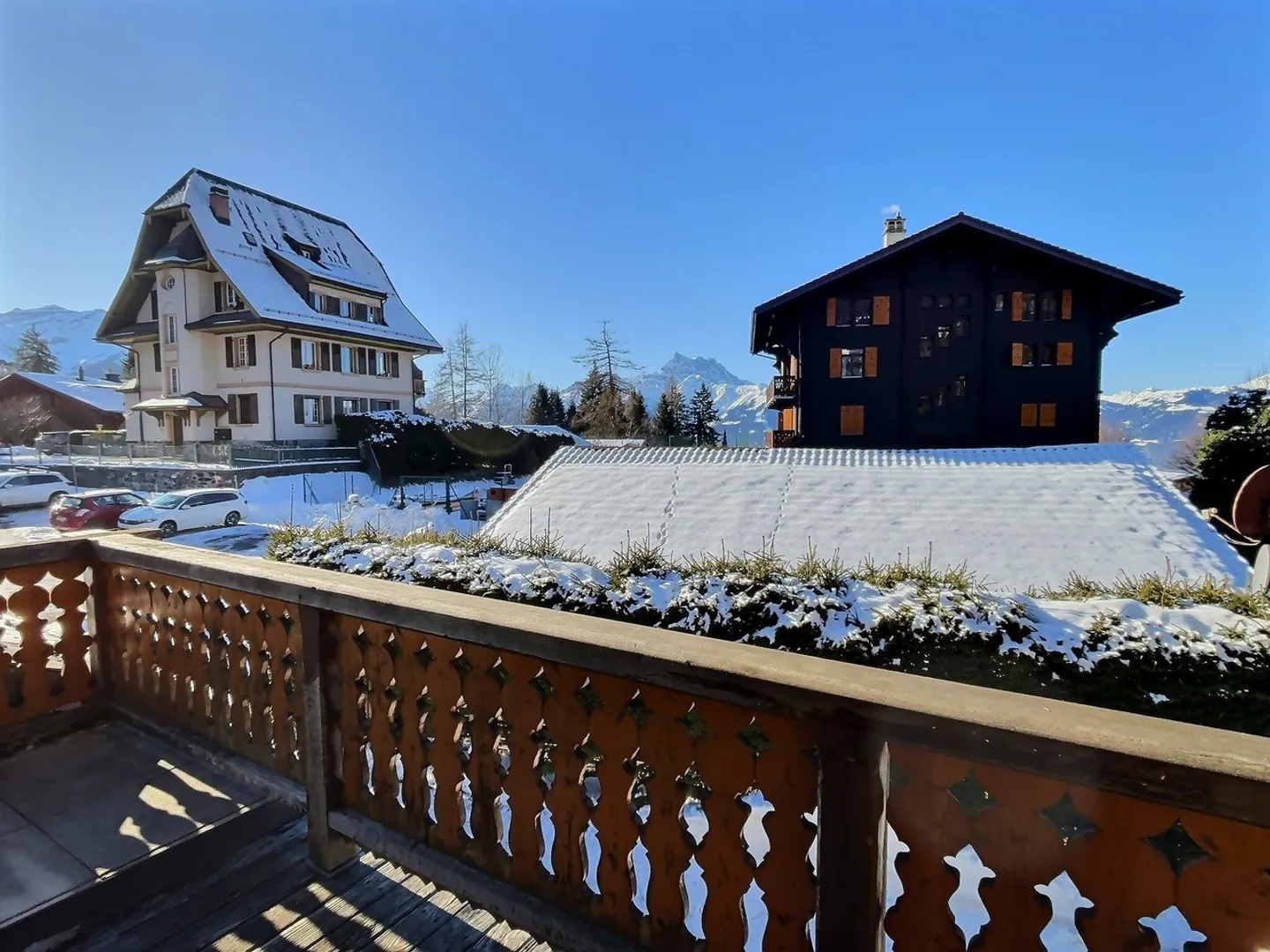 Magnificent chalet with three apartments in the center of Villars - Photo 10 of 12
