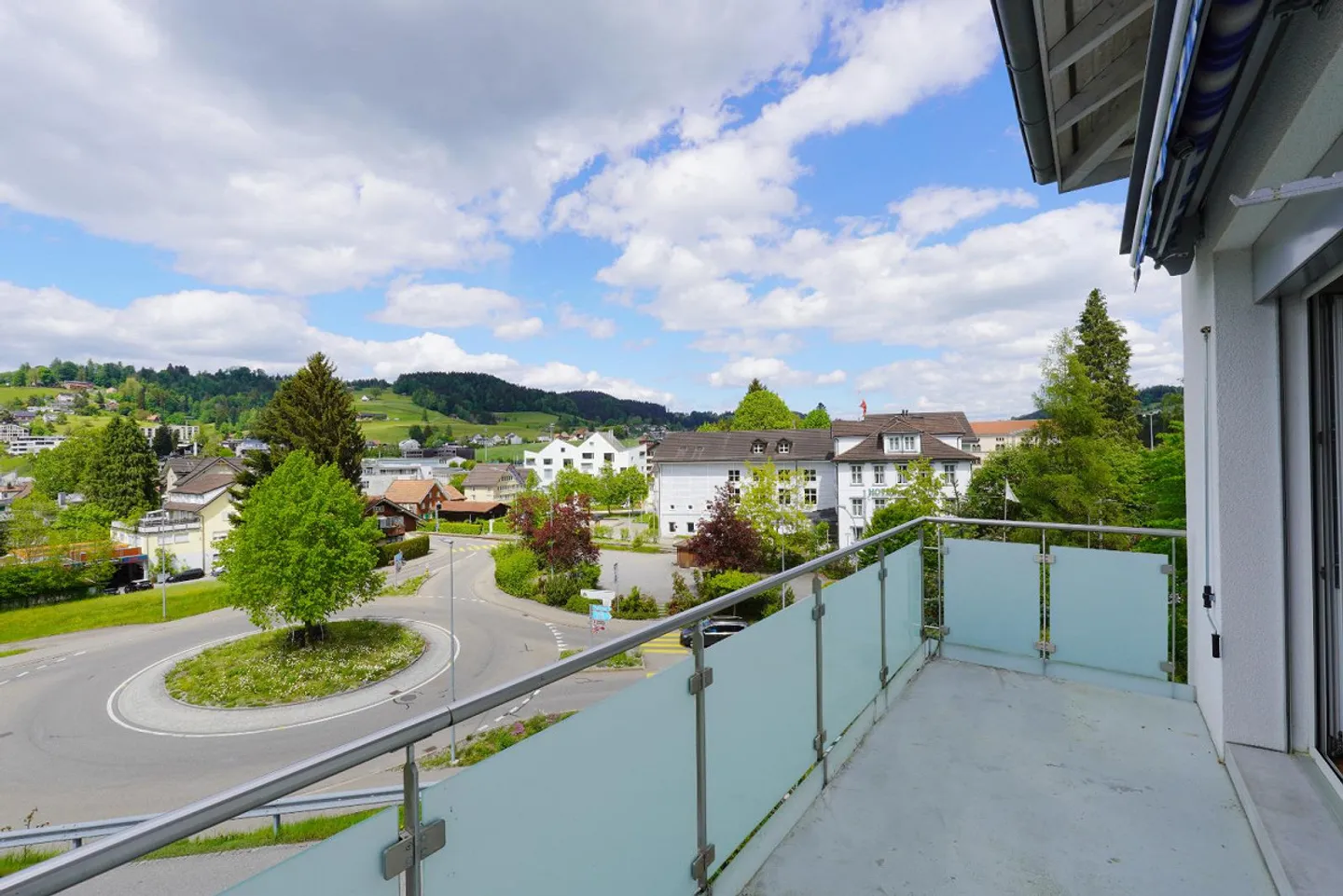 Moderne Wohnung mit Aussicht - Foto 2 von 6