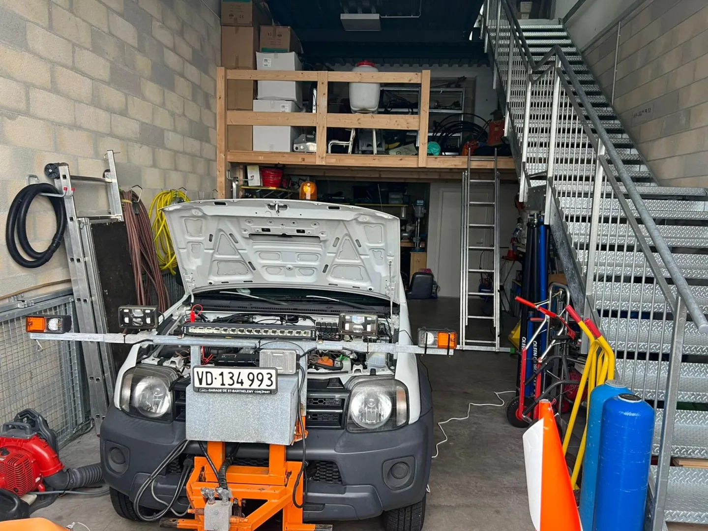 Streetbox of 115 m2 very well located! Box n°19 - Photo 2 of 9