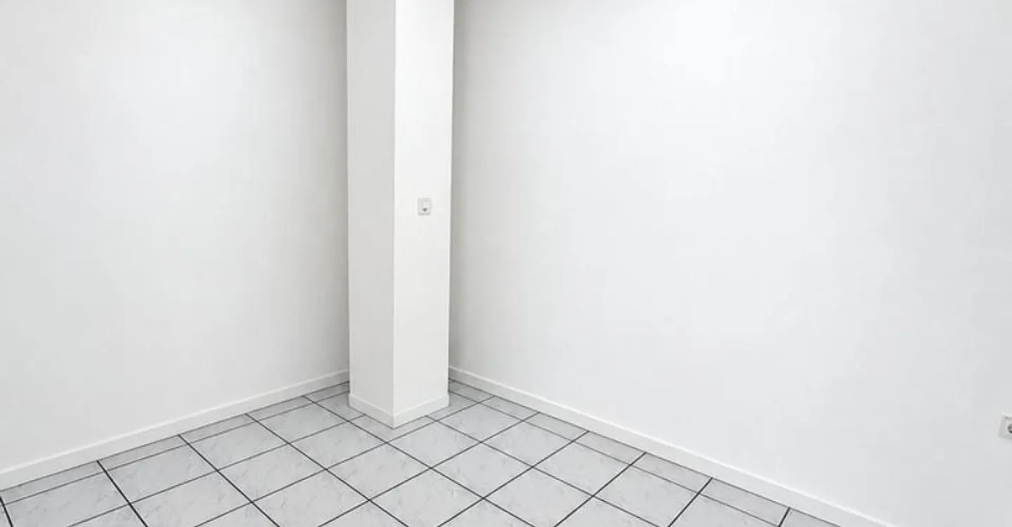 Retail space for rent near city center - Photo 6 of 8