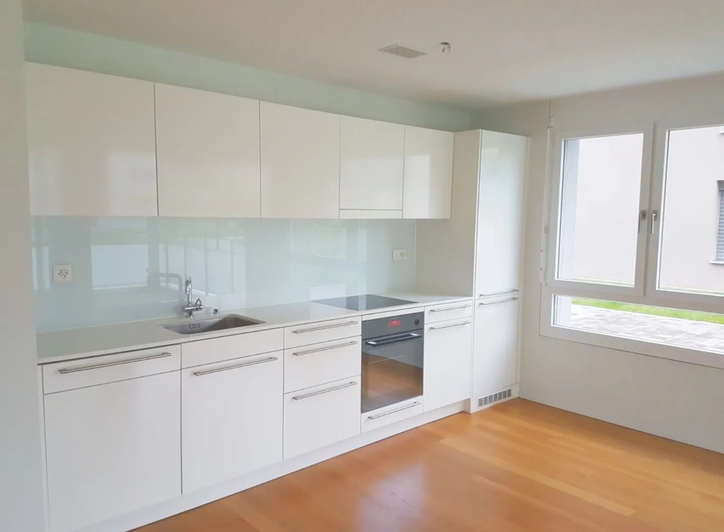 Stylish 2.5-Room Apartment - Photo 2 of 5