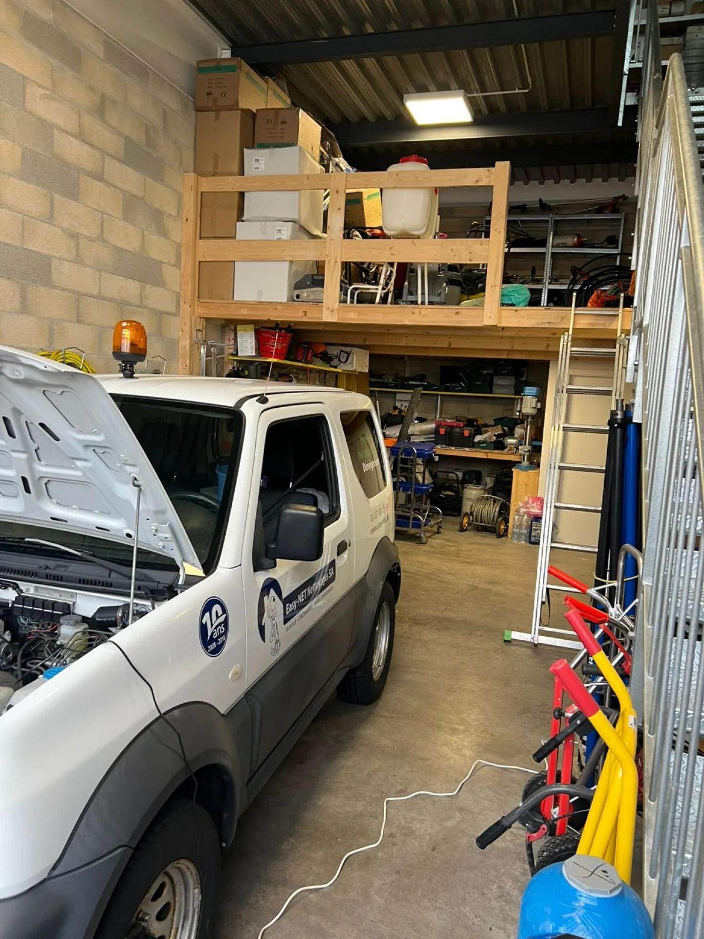 Streetbox of 115 m2 very well located! Box n°19 - Photo 4 of 9