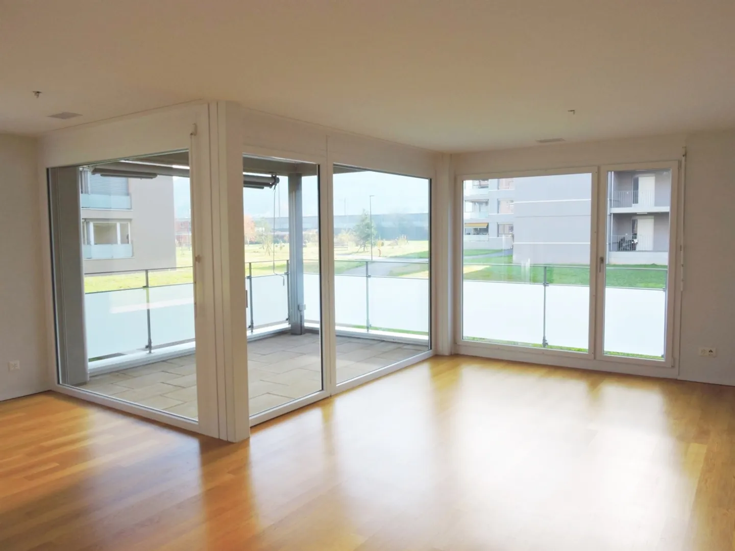 Stylish 2.5-Room Apartment - Photo 3 of 5