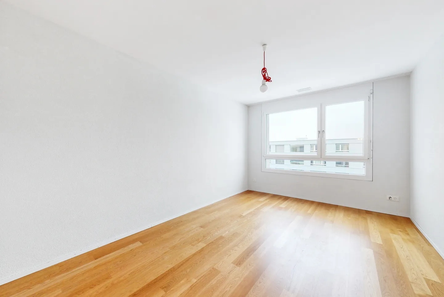 Stylish 2.5-Room Apartment - Photo 4 of 5