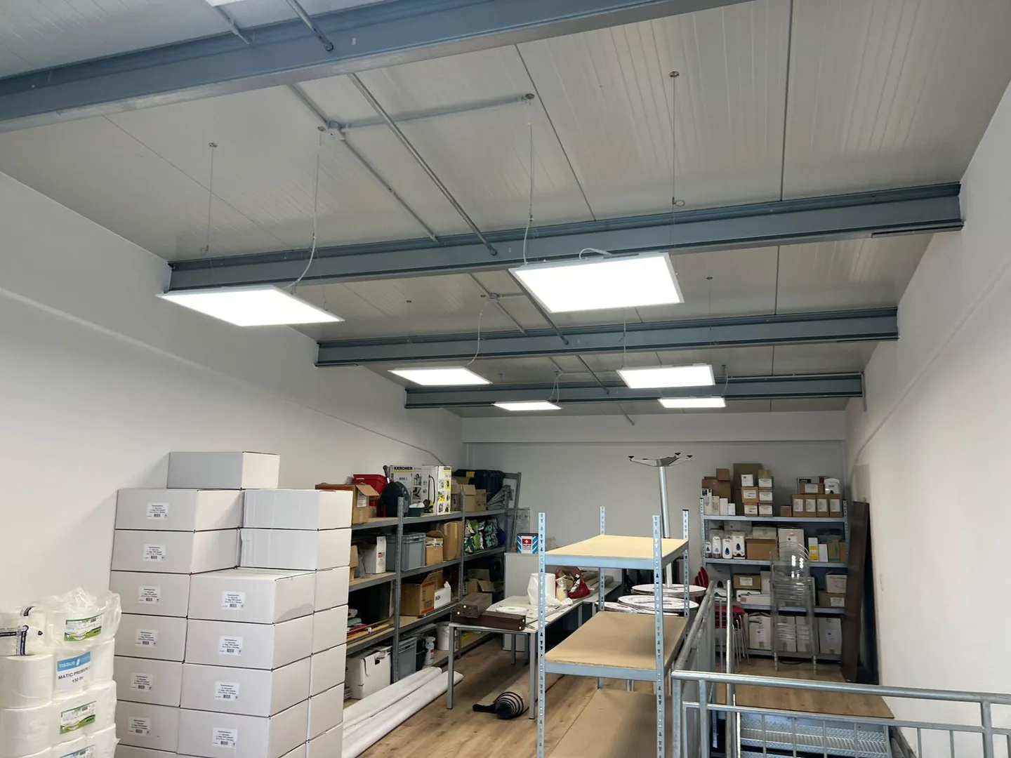 Streetbox of 115 m2 very well located! Box n°19 - Photo 5 of 9