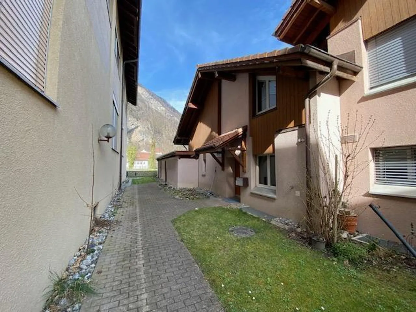 6½-Room Terraced Single-Family House in the Center of Unterseen - Photo 5 of 29