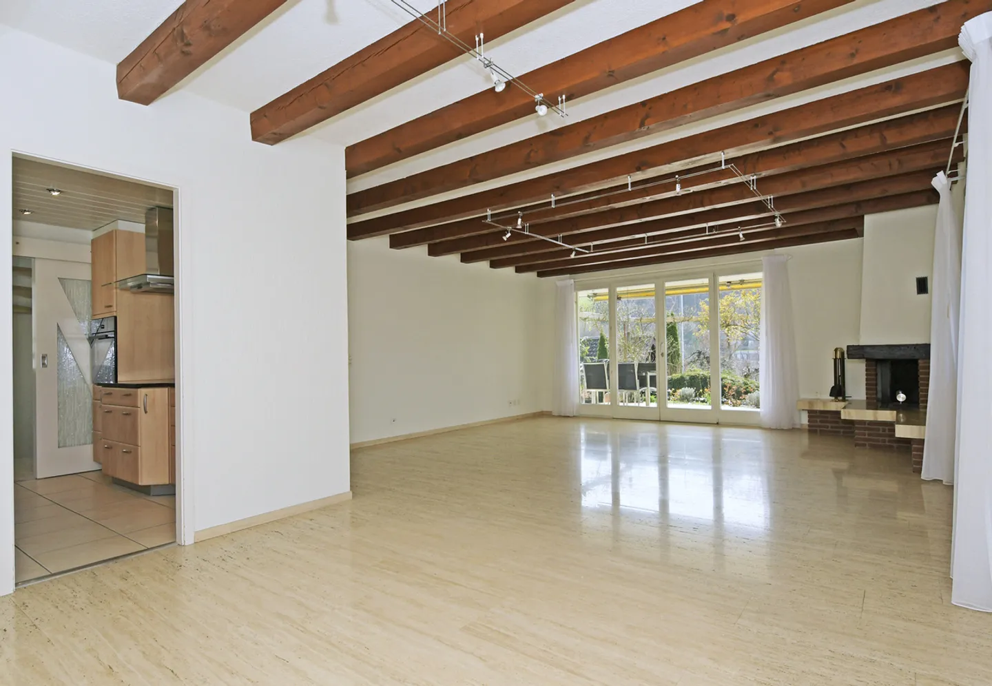 Casa unifamiliare con giardino, stagno e tanto spazio per vivere – situata in una zona tranquilla a Münchenstein - Foto 7 di 21