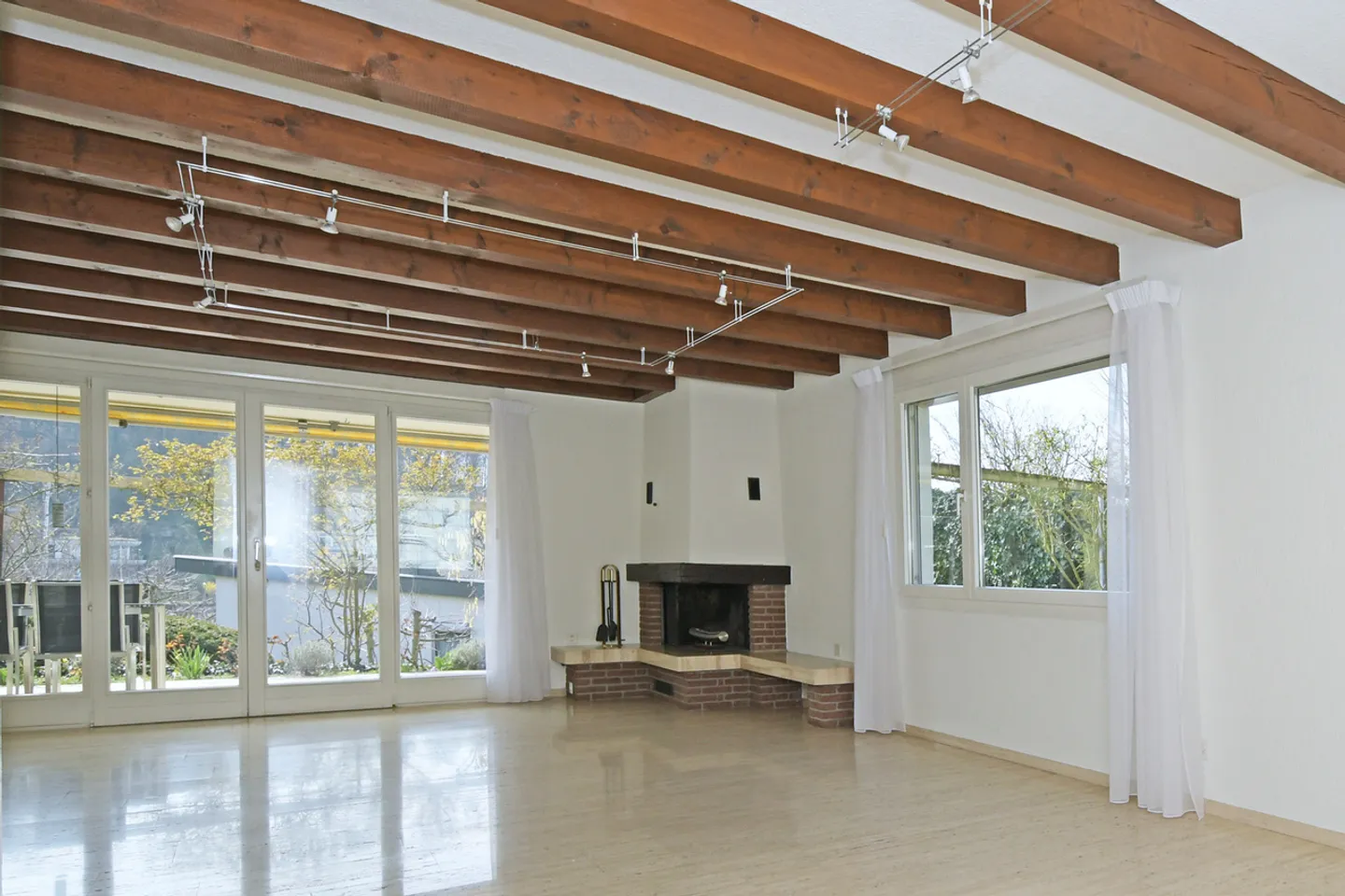 Casa unifamiliare con giardino, stagno e tanto spazio per vivere – situata in una zona tranquilla a Münchenstein - Foto 6 di 21