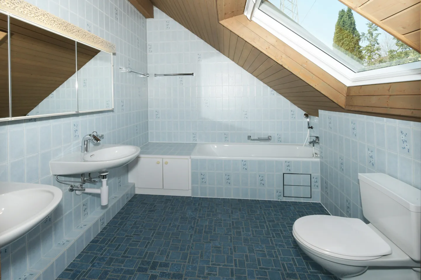 Casa unifamiliare con giardino, stagno e tanto spazio per vivere – situata in una zona tranquilla a Münchenstein - Foto 16 di 21