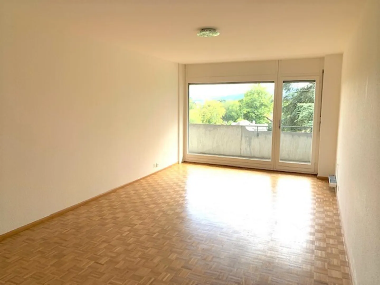 5-room apartment with balcony - Photo 2 of 6