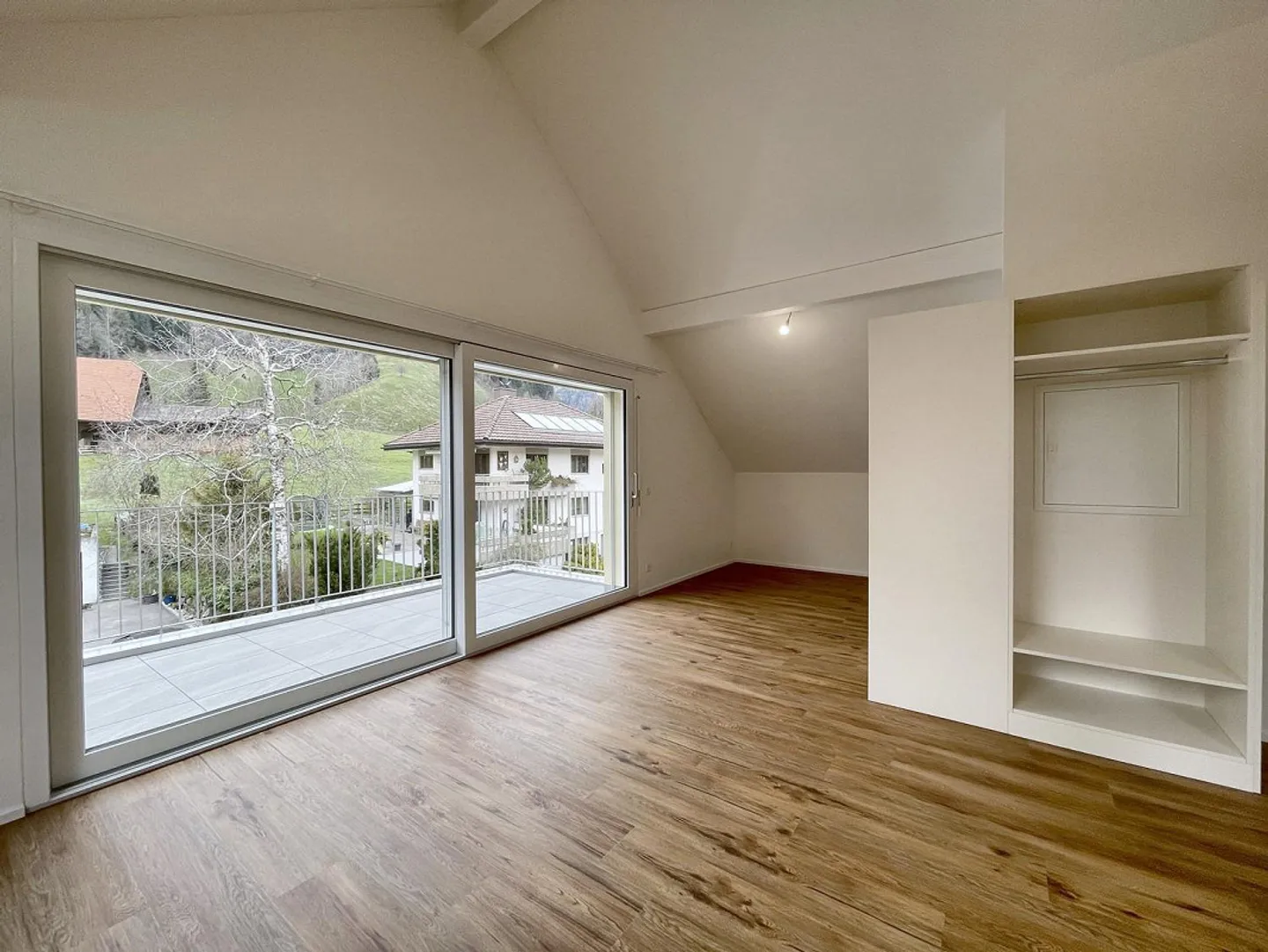 Moderne 2.5 Dachwohnung - Foto 3 von 8