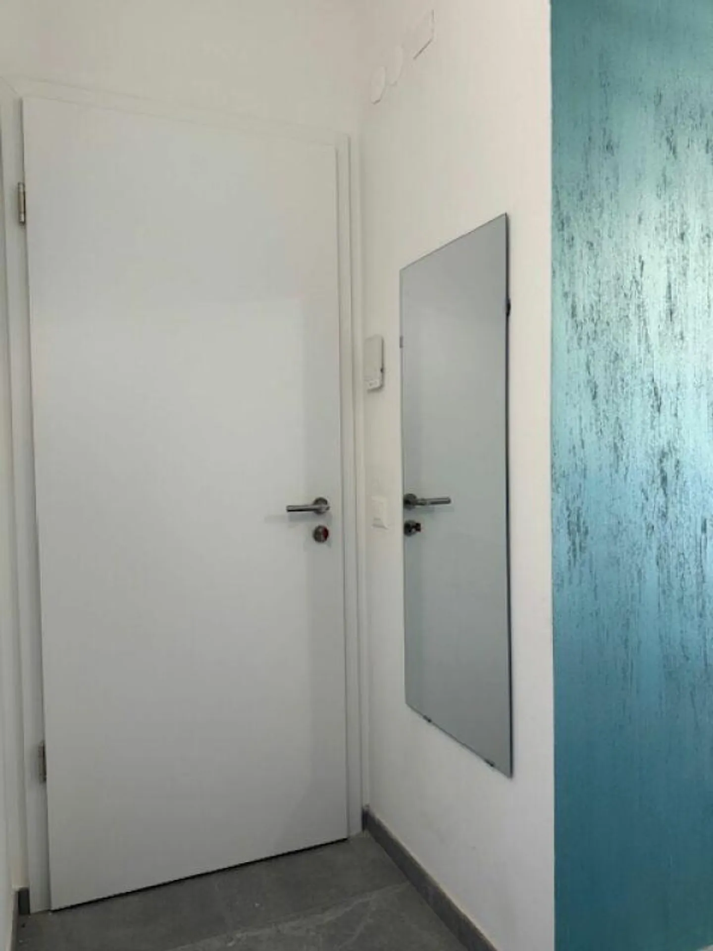We rent renovated one-room apartments in Muralto - Photo 3 of 14