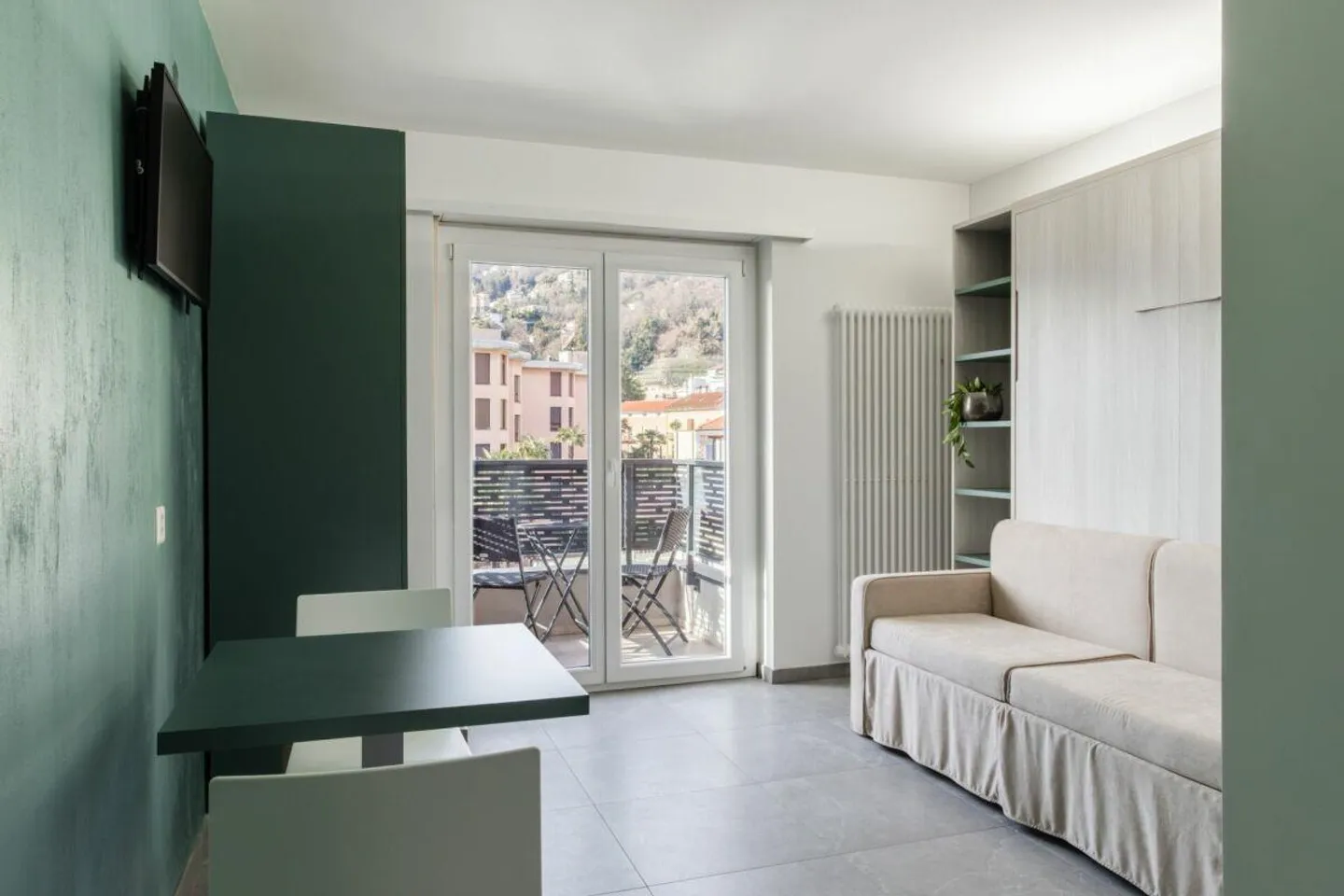 We rent renovated one-room apartments in Muralto - Photo 4 of 14
