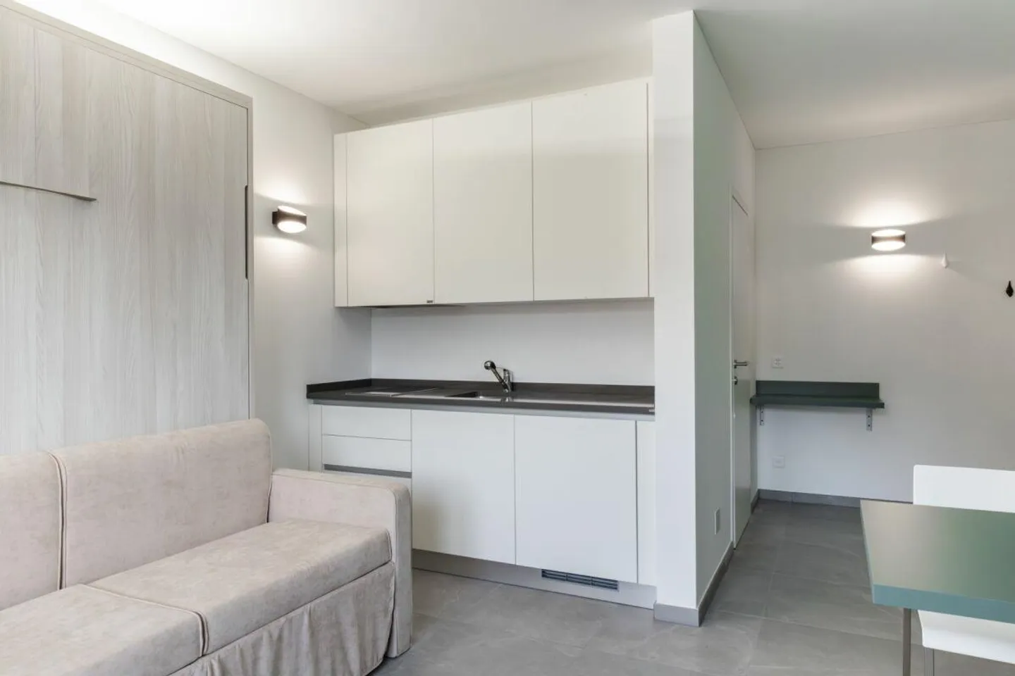 We rent renovated one-room apartments in Muralto - Photo 5 of 14