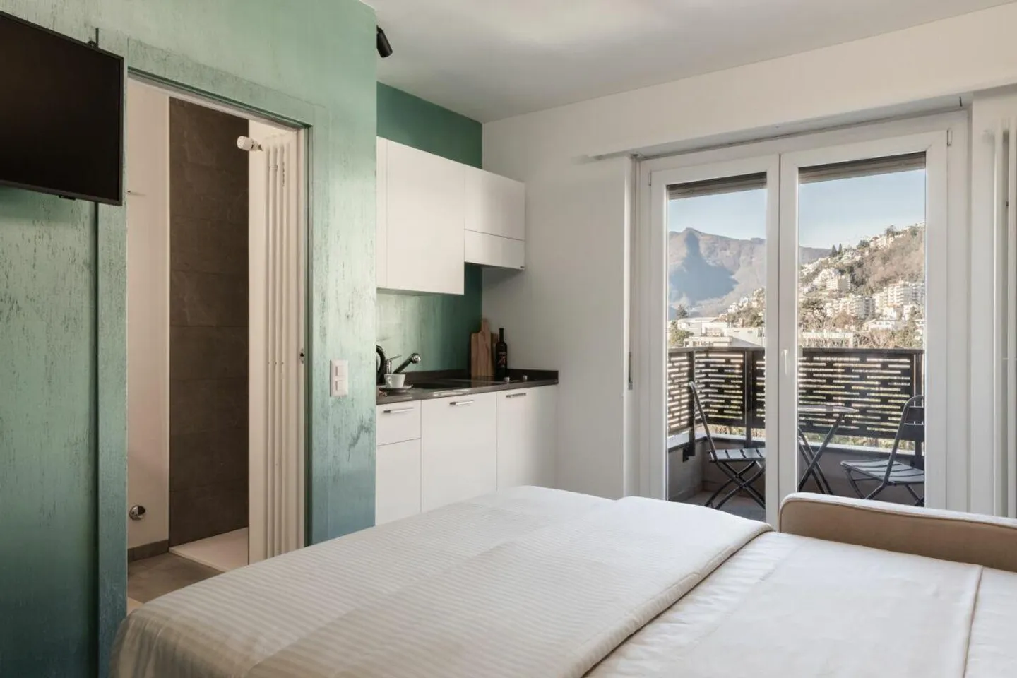 We rent renovated one-room apartments in Muralto - Photo 6 of 14