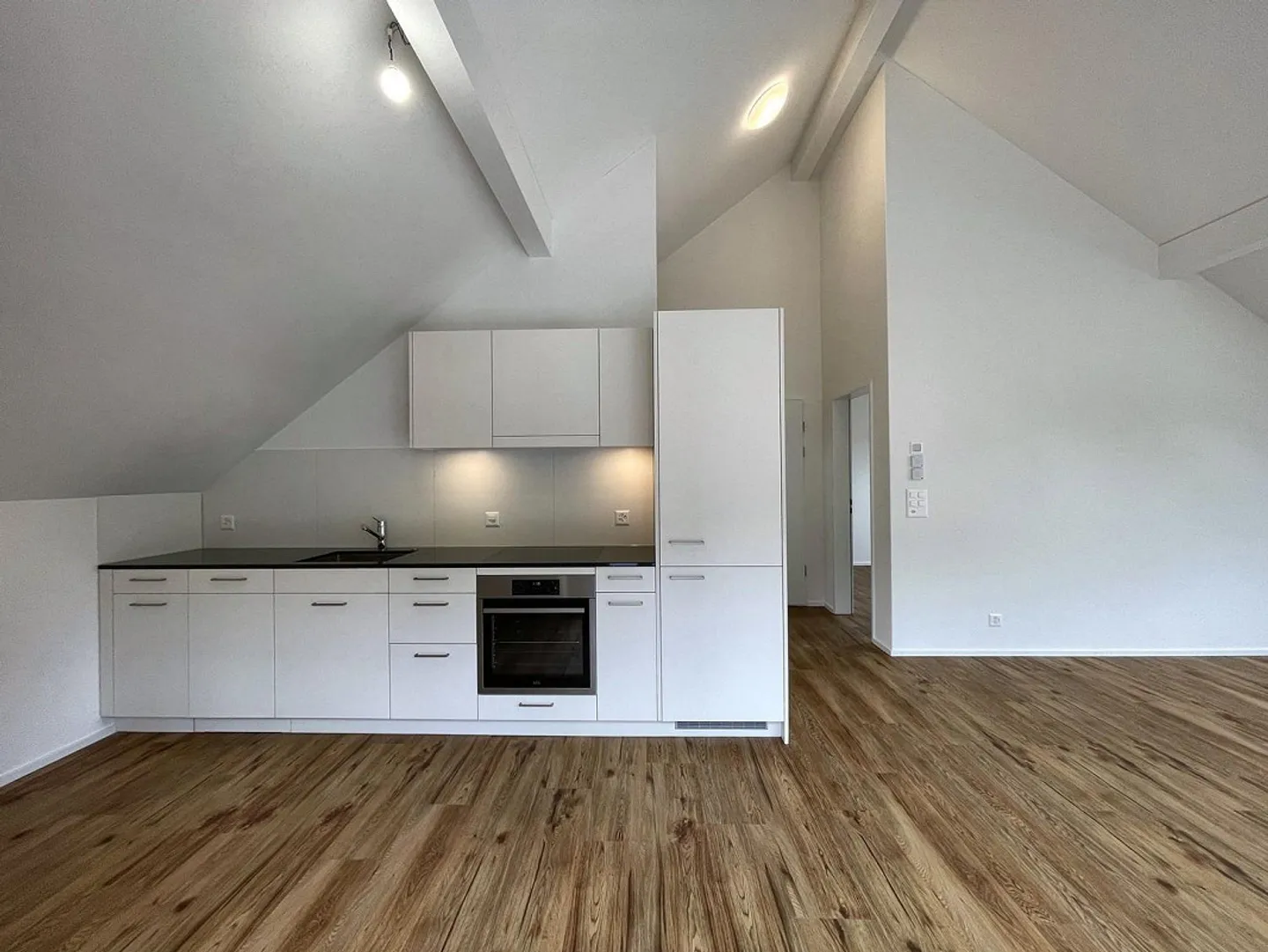 Moderne 2.5 Dachwohnung - Foto 1 von 8