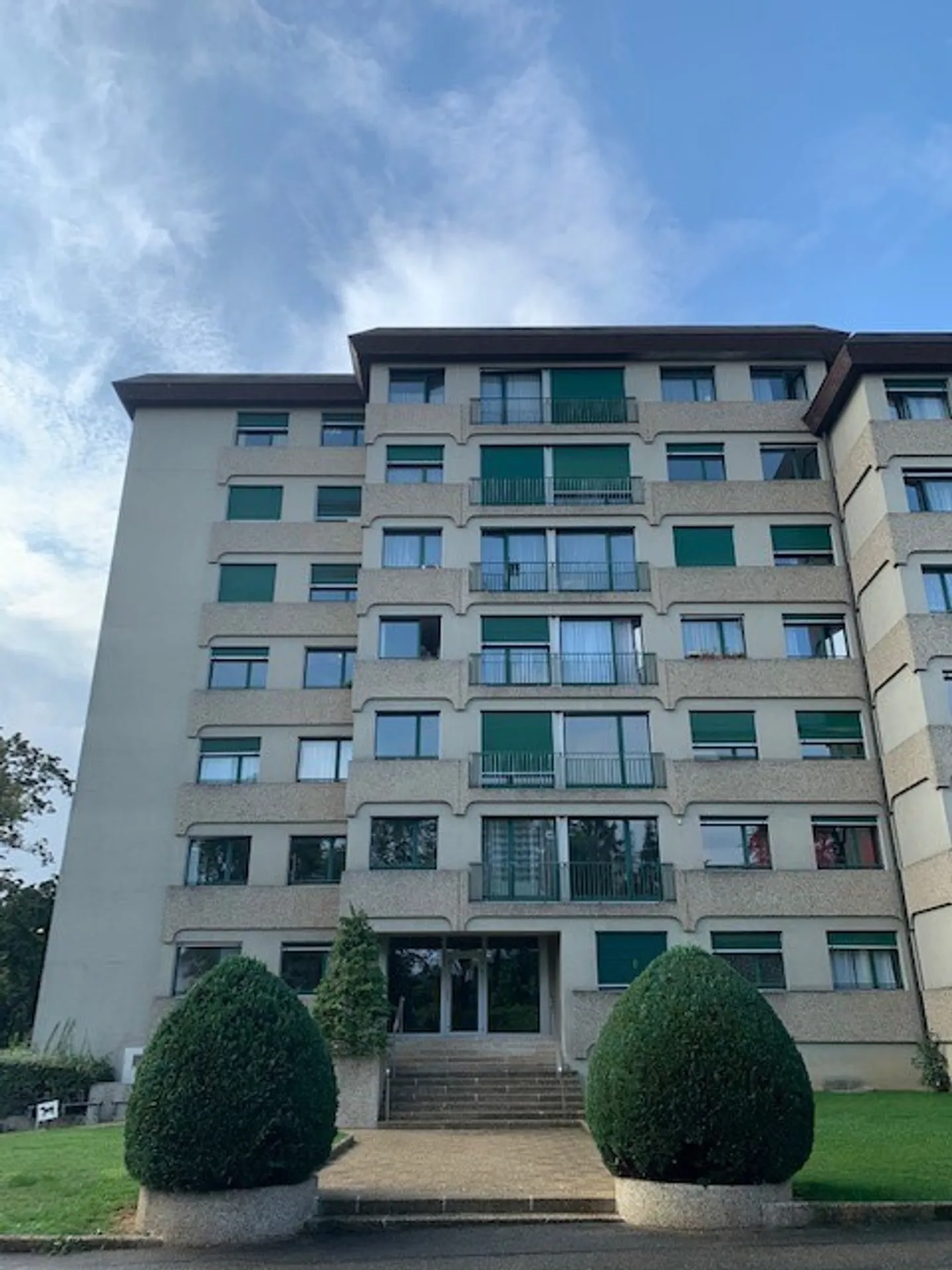 5-room apartment with balcony - Photo 1 of 6