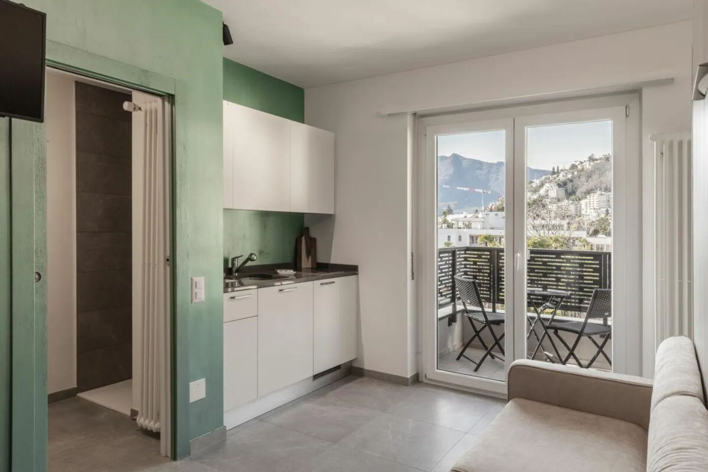 We rent renovated one-room apartments in Muralto - Photo 11 of 14