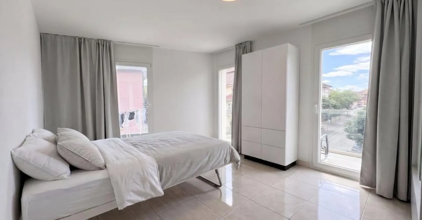 Stunning Attic Apartment with Views - Photo 4 of 12